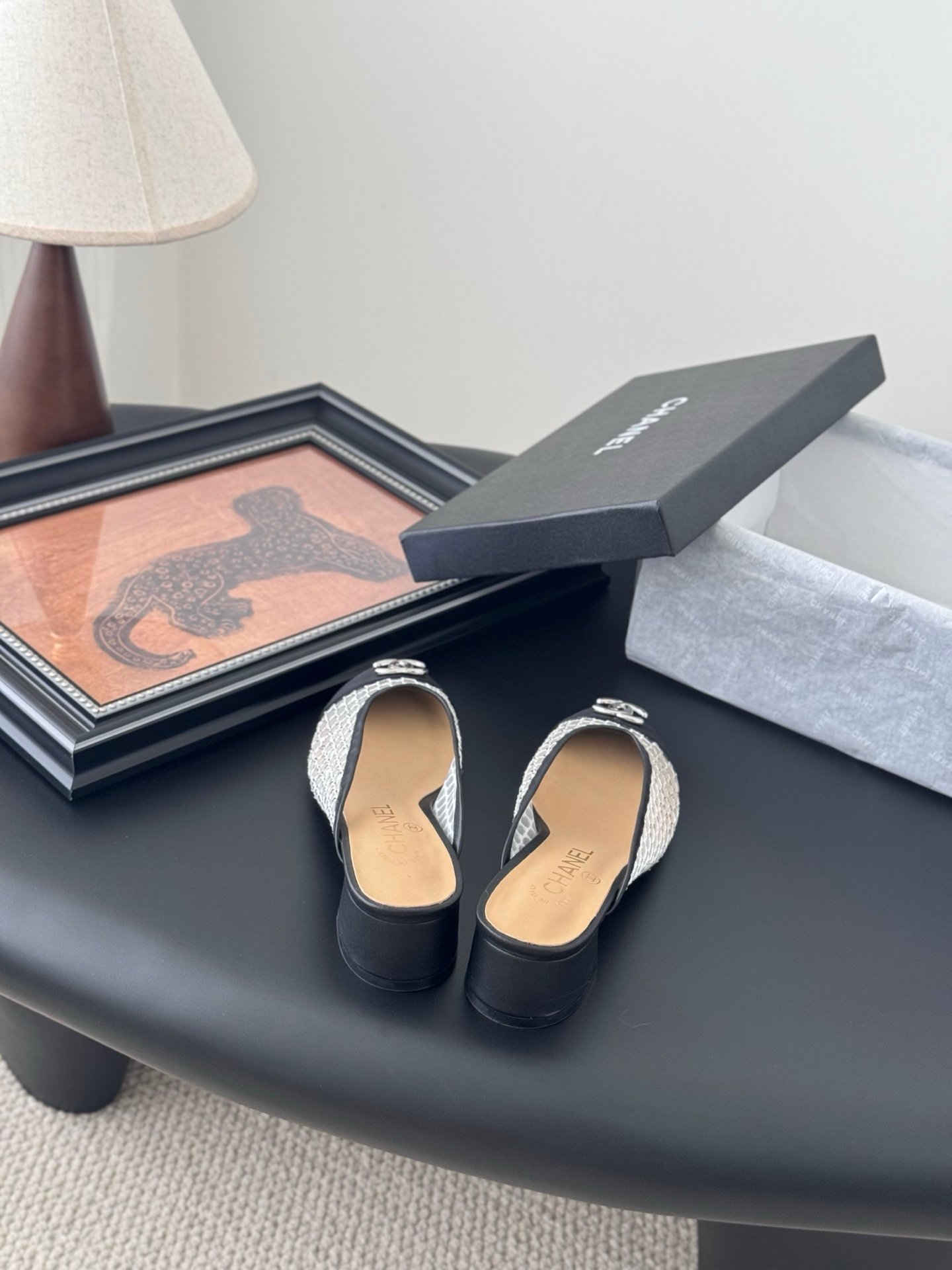 CHANEL Woman - Image 7