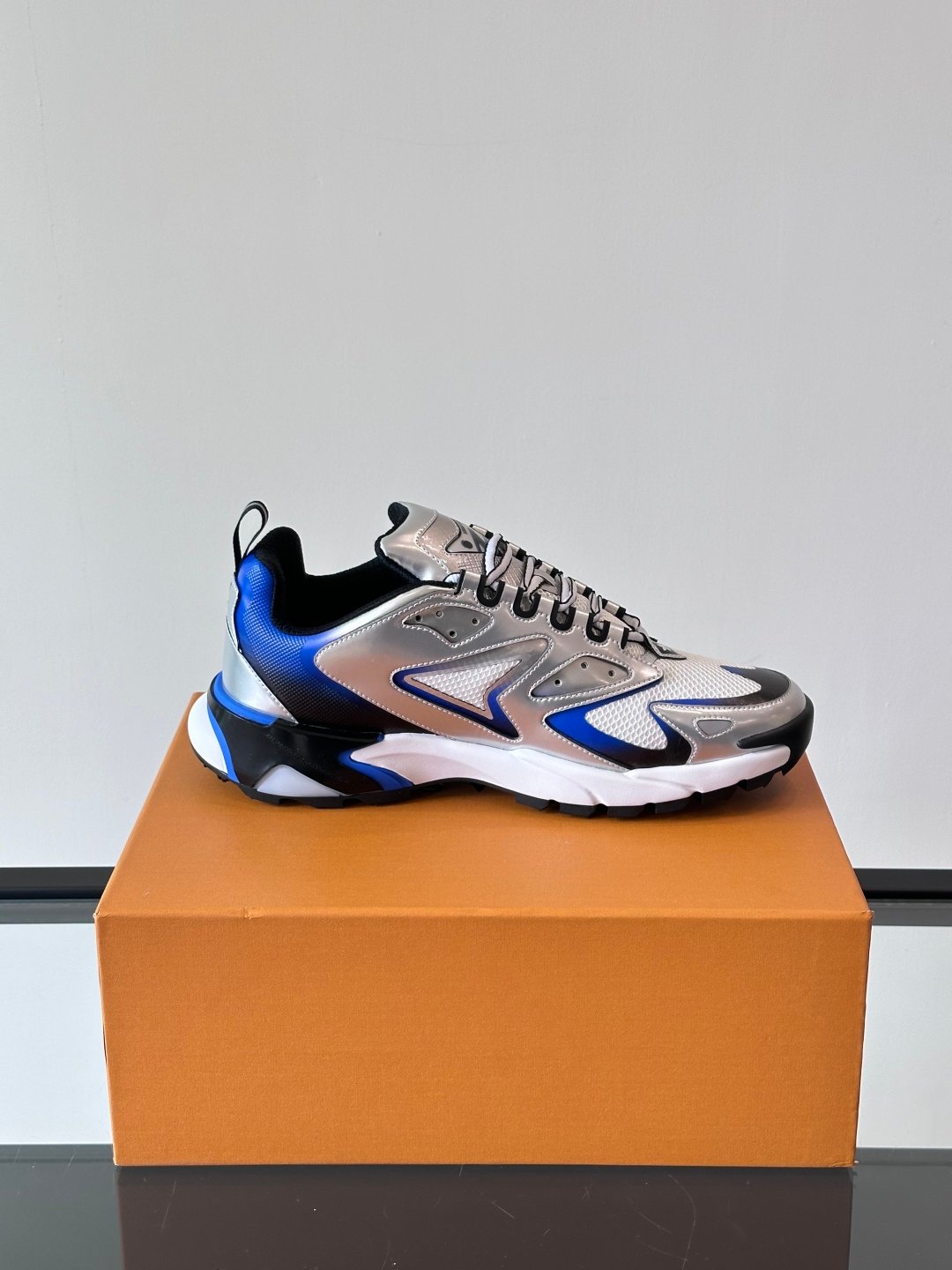 LV MAN - Image 7
