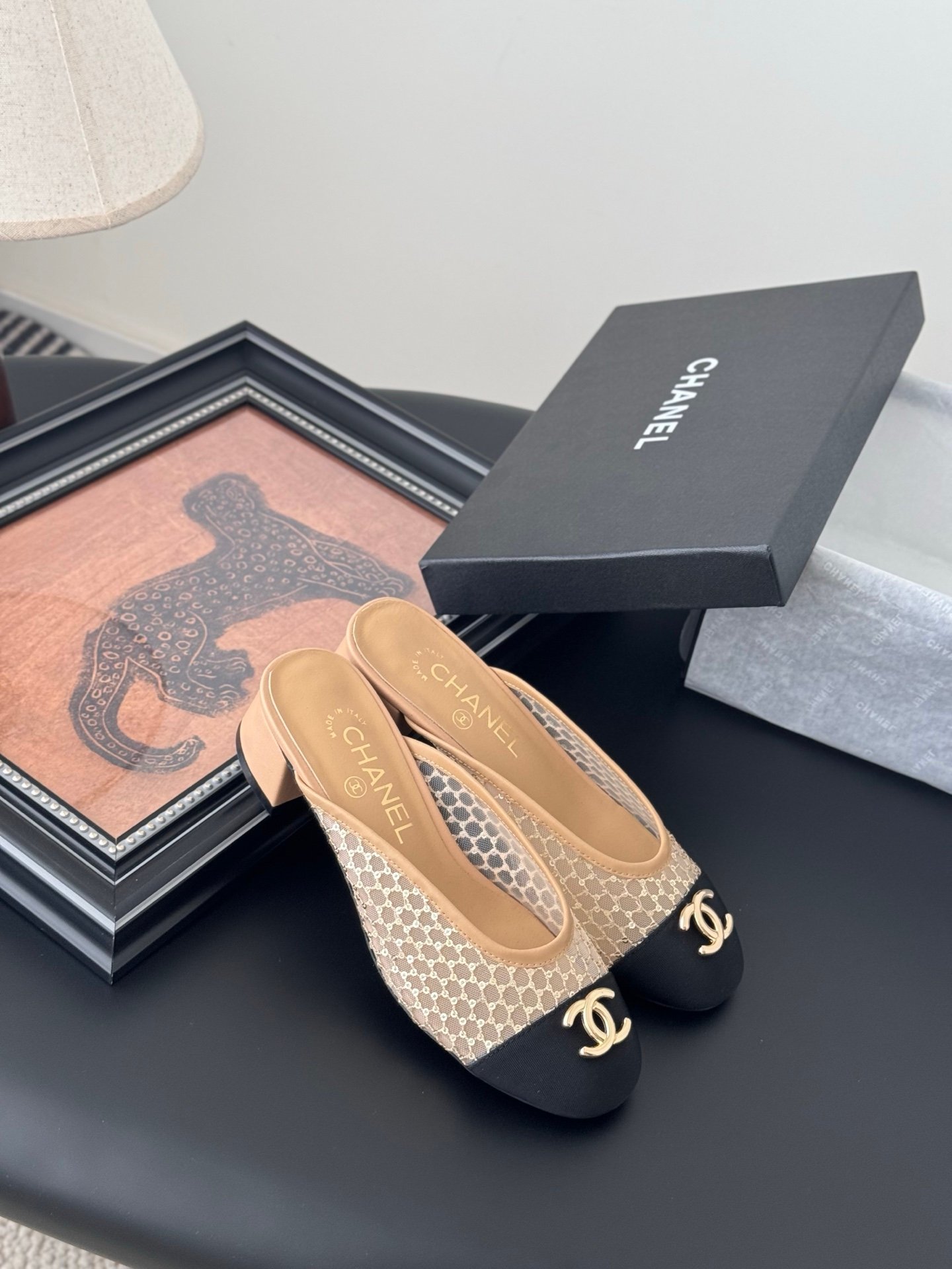 CHANEL Woman - Image 7