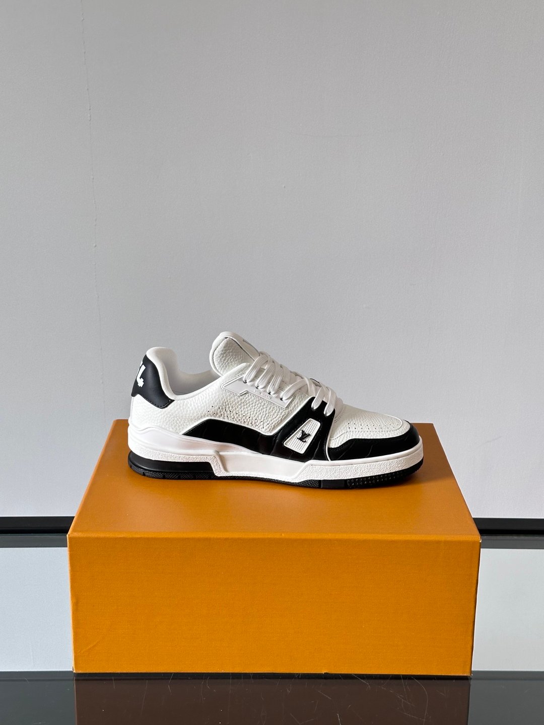 LV MAN - Image 7
