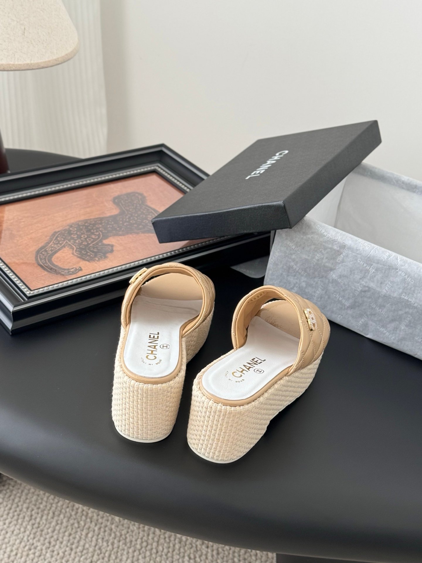 CHANEL Woman - Image 7