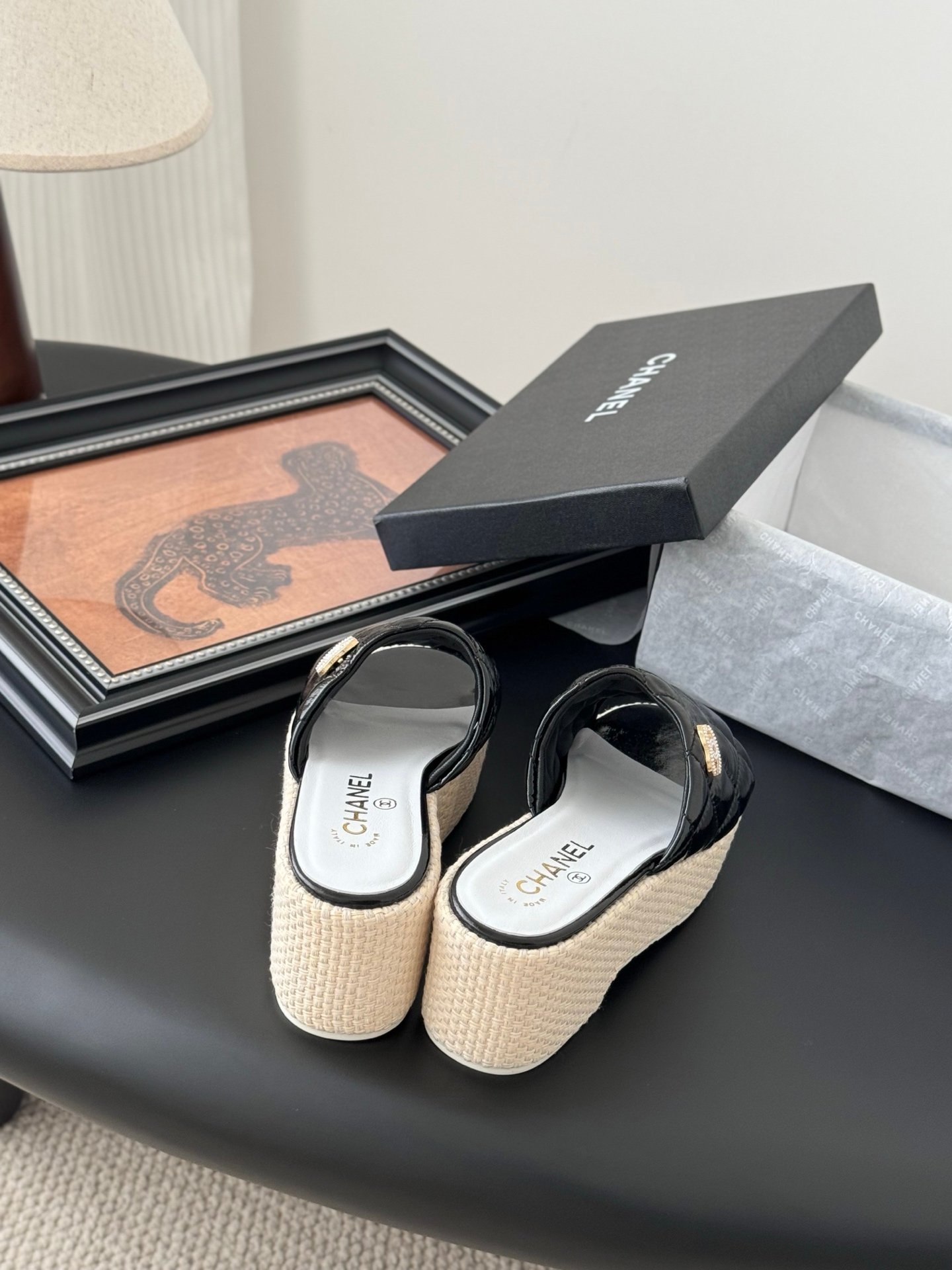 CHANEL Woman - Image 7