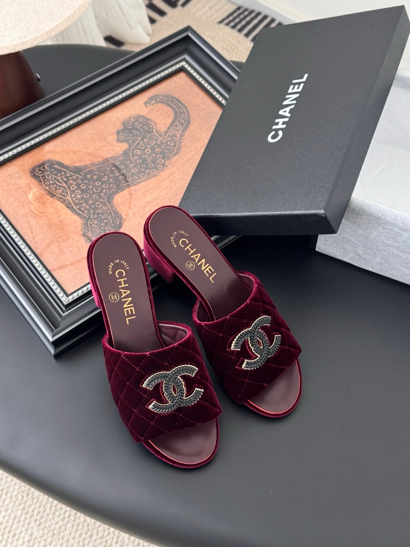 CHANEL Woman - Image 7
