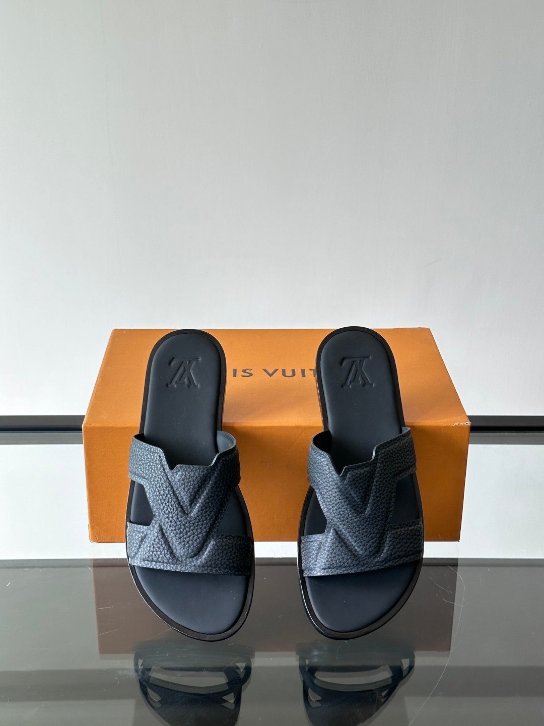 LV MAN - Image 7