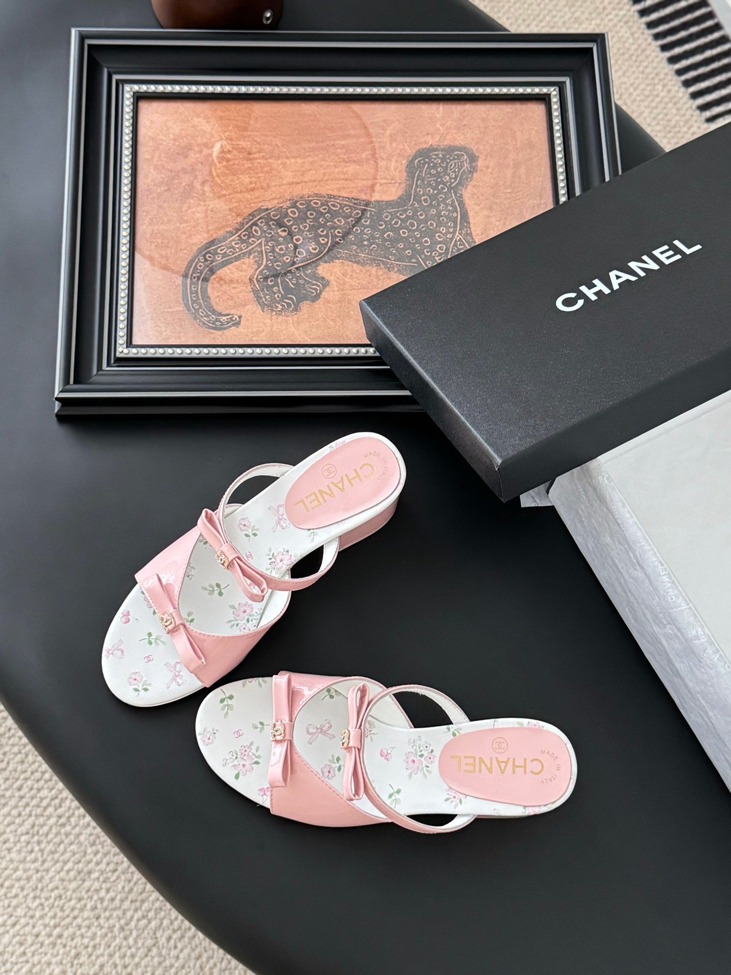 CHANEL Woman - Image 7