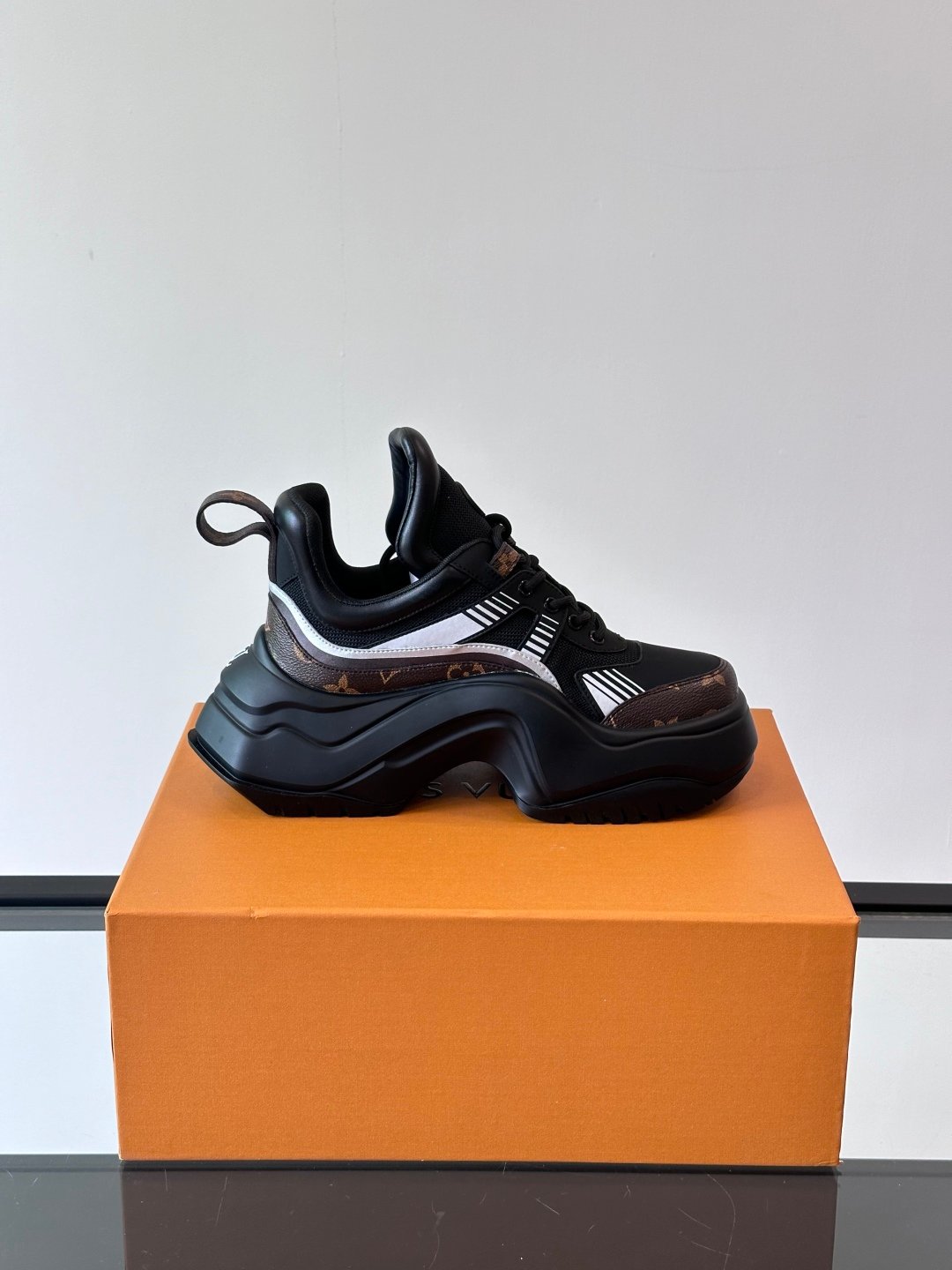 LV MAN - Image 7