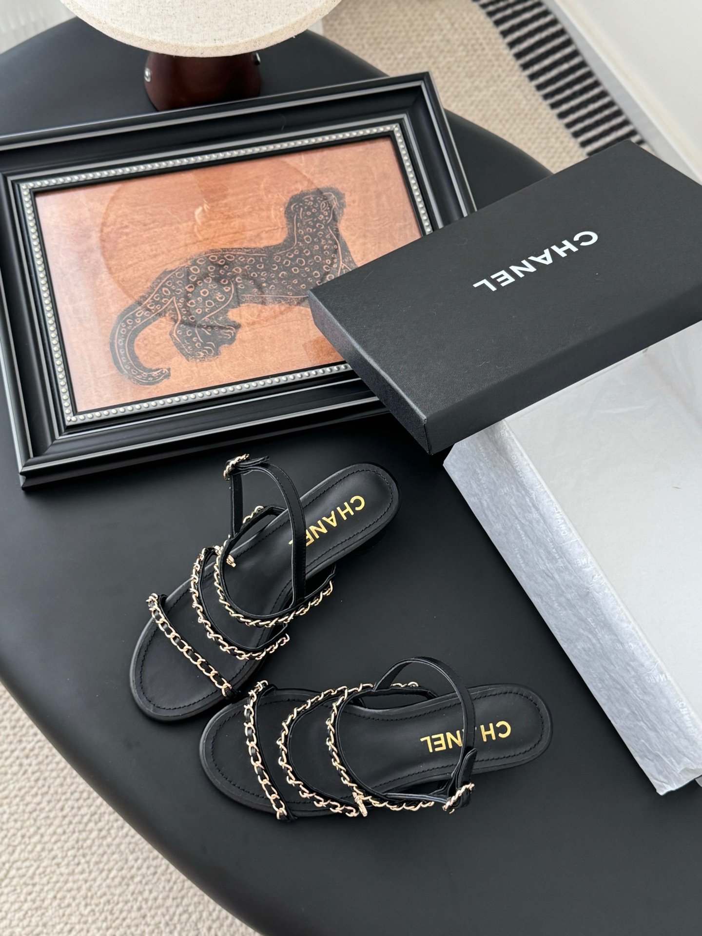 CHANEL Woman - Image 7