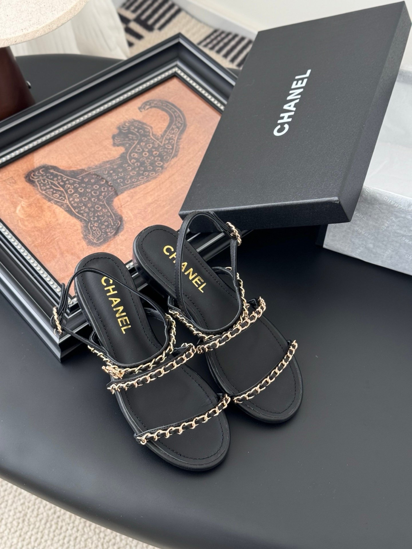 CHANEL Woman - Image 7