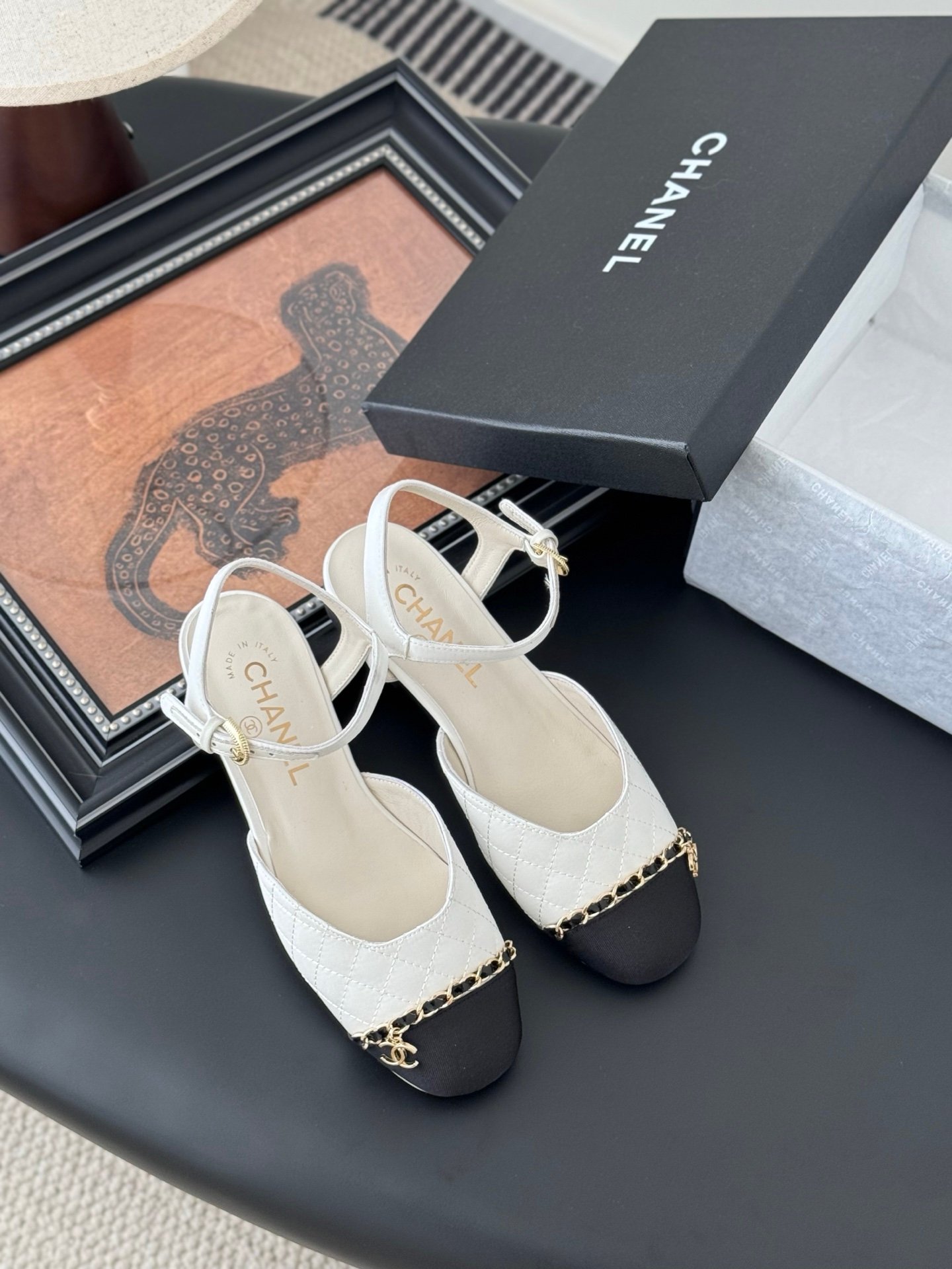 CHANEL Woman - Image 7