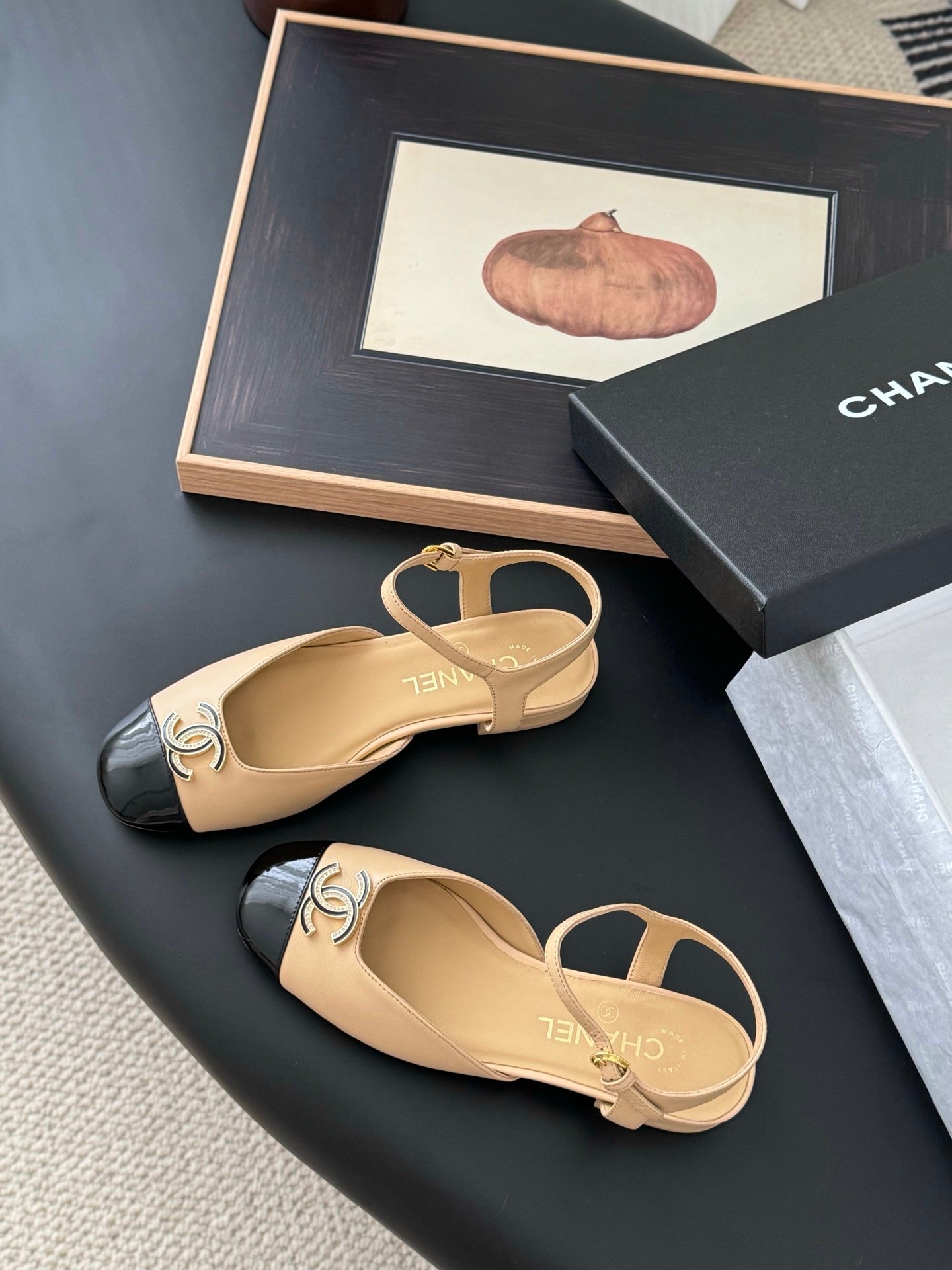 CHANEL Woman - Image 7