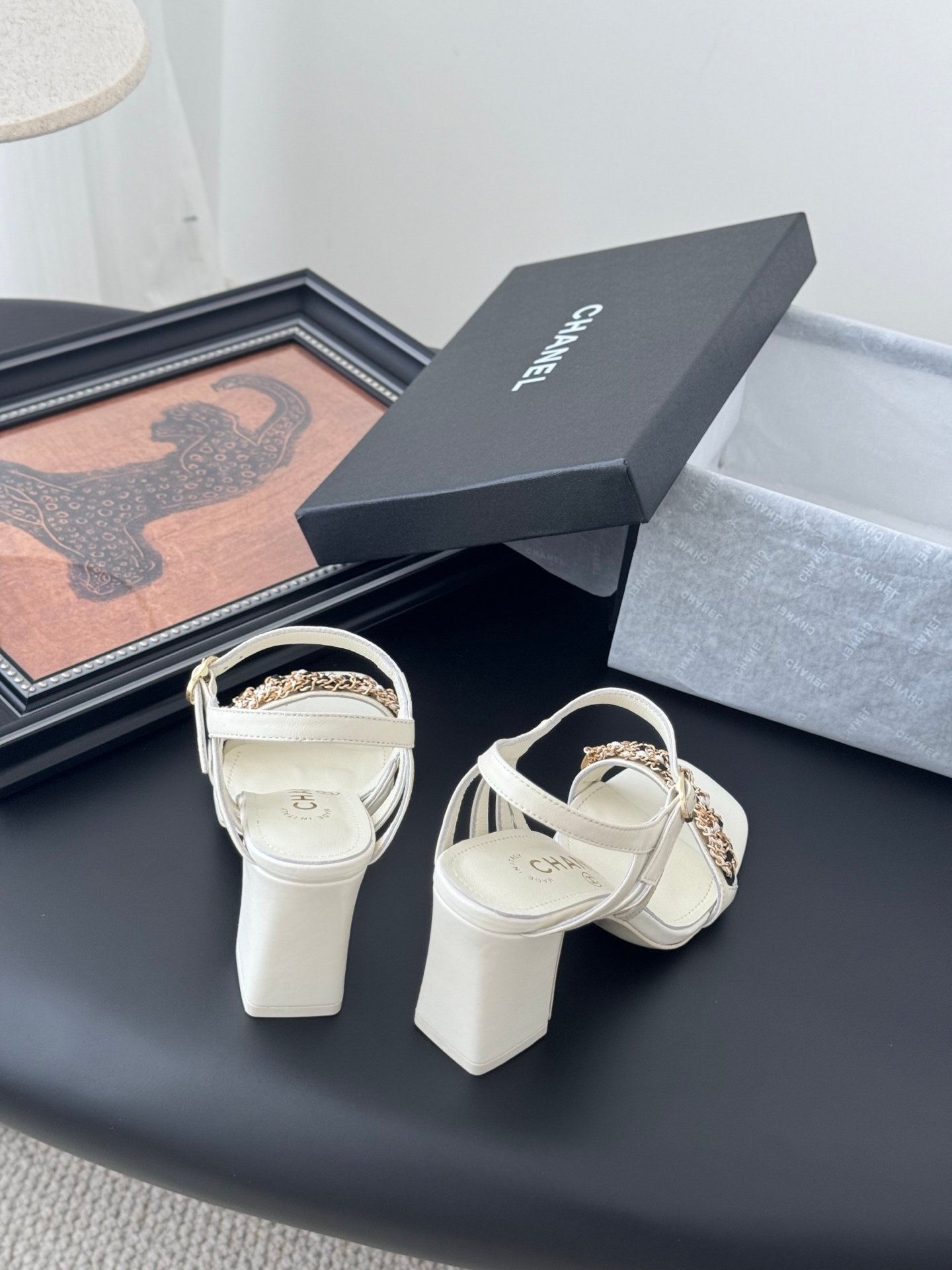 CHANEL Woman - Image 7