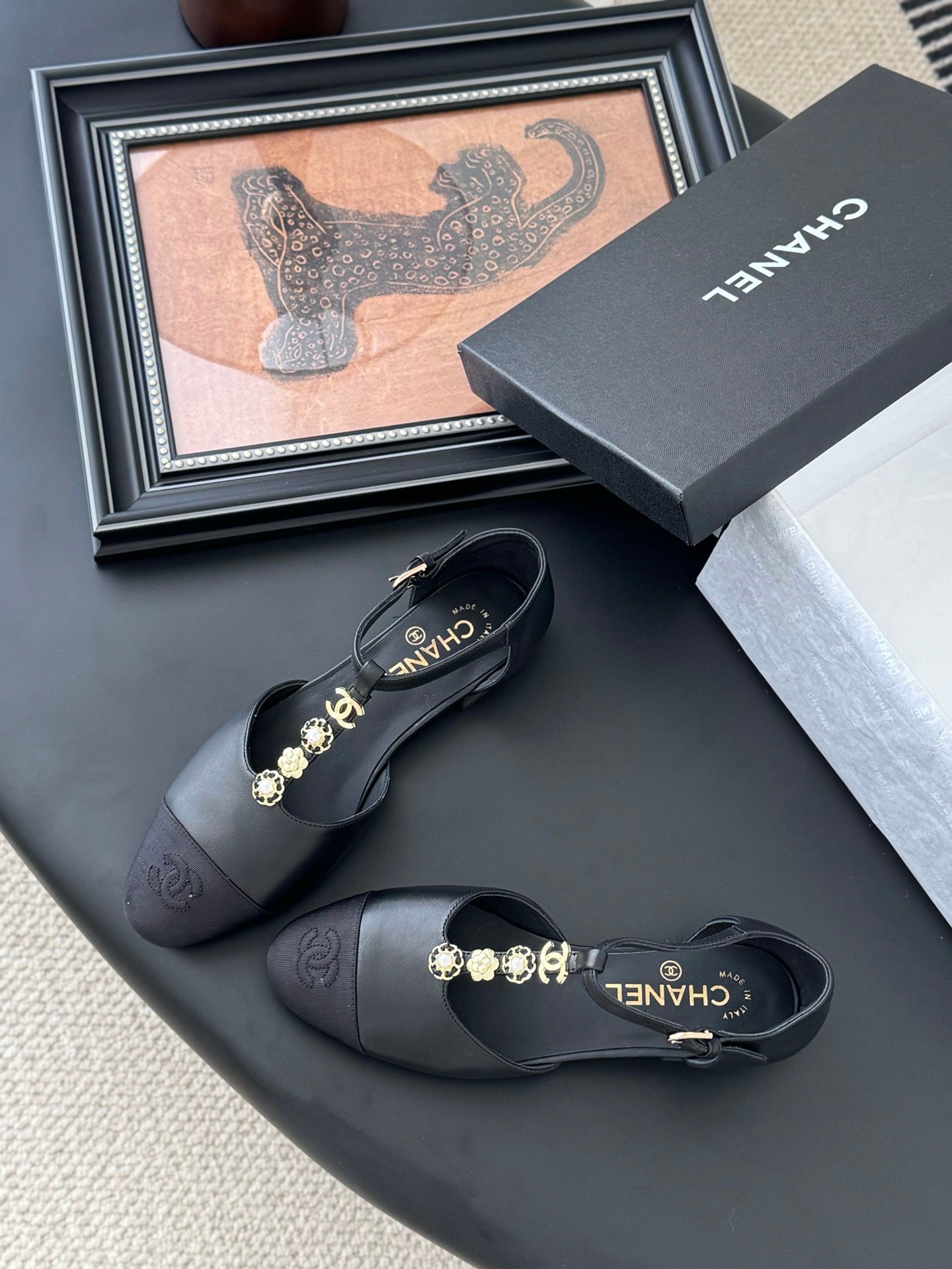 CHANEL Woman - Image 7