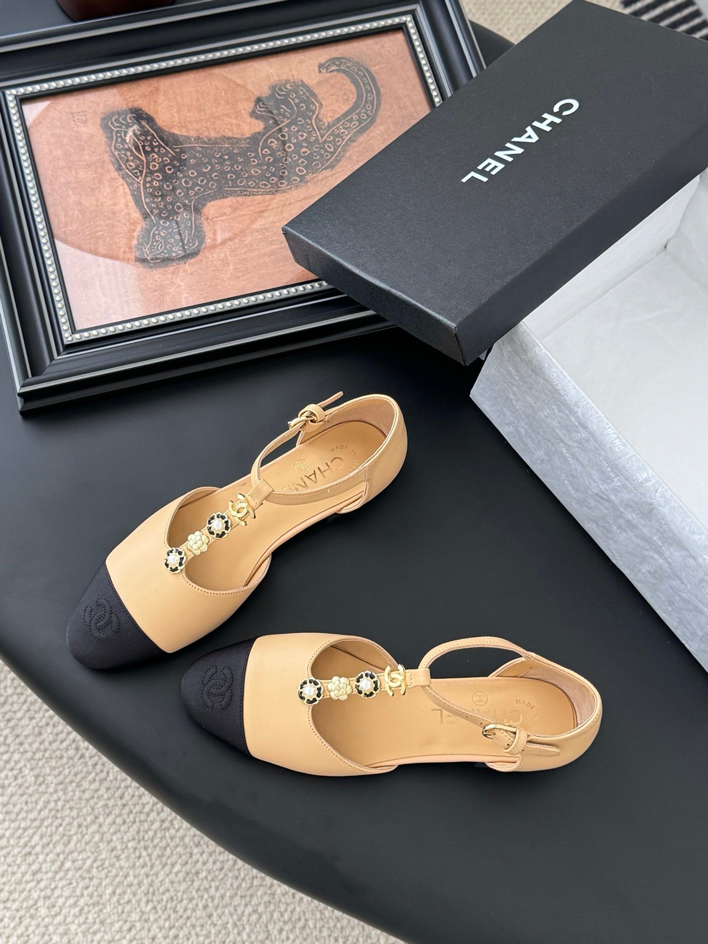 CHANEL Woman - Image 7