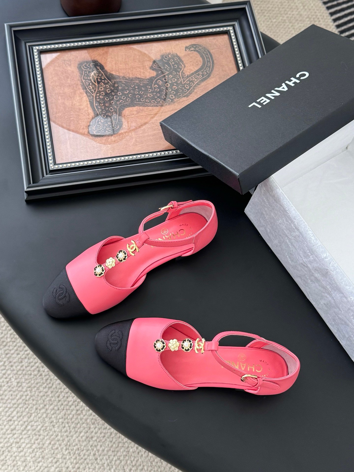 CHANEL Woman - Image 7