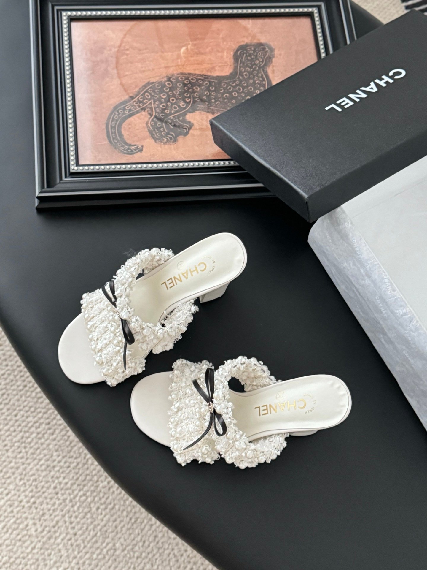 CHANEL Woman - Image 7