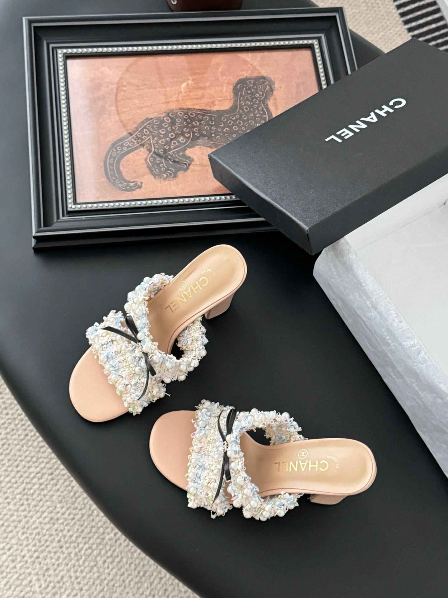 CHANEL Woman - Image 7