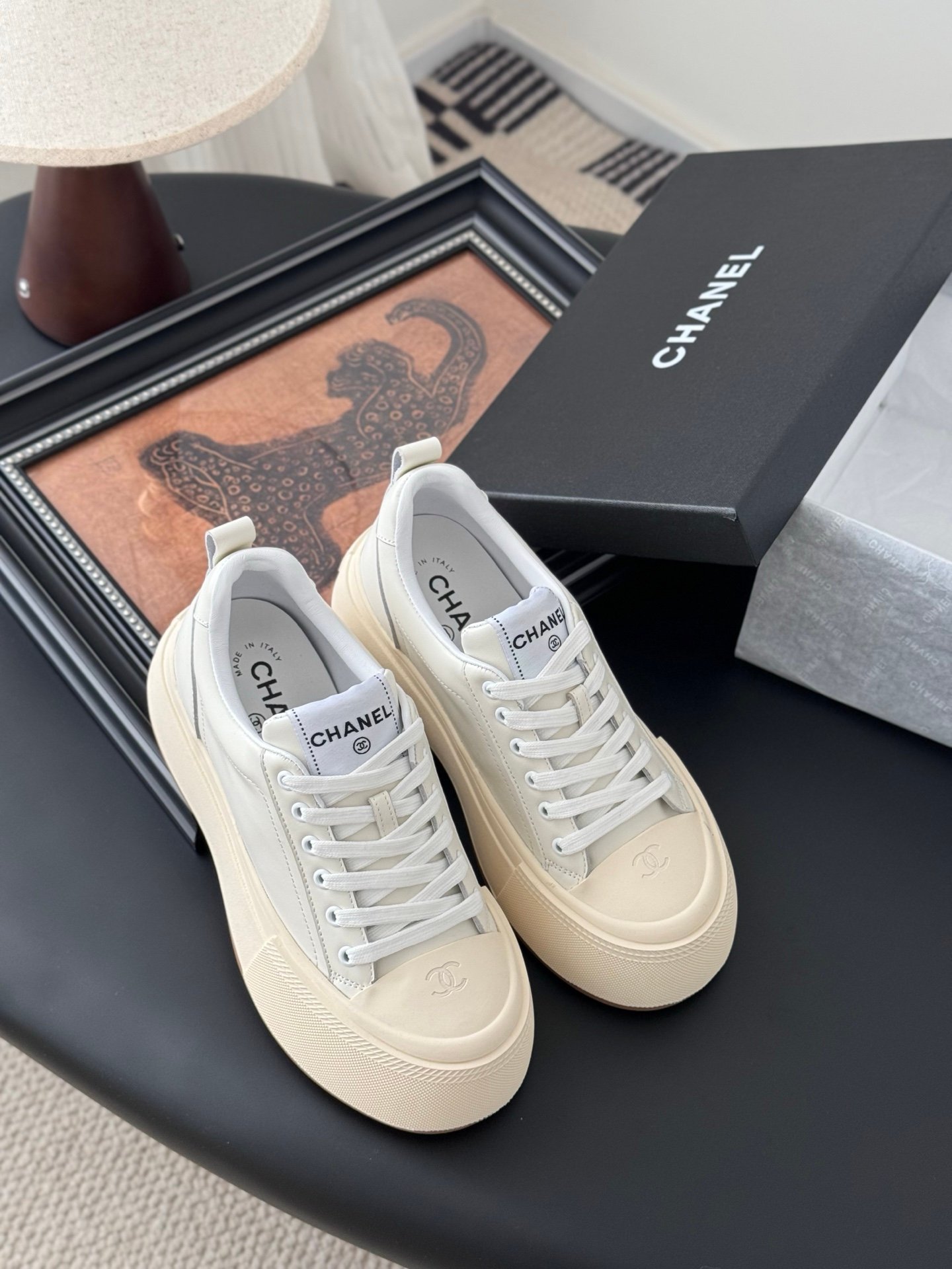 CHANEL Woman - Image 7