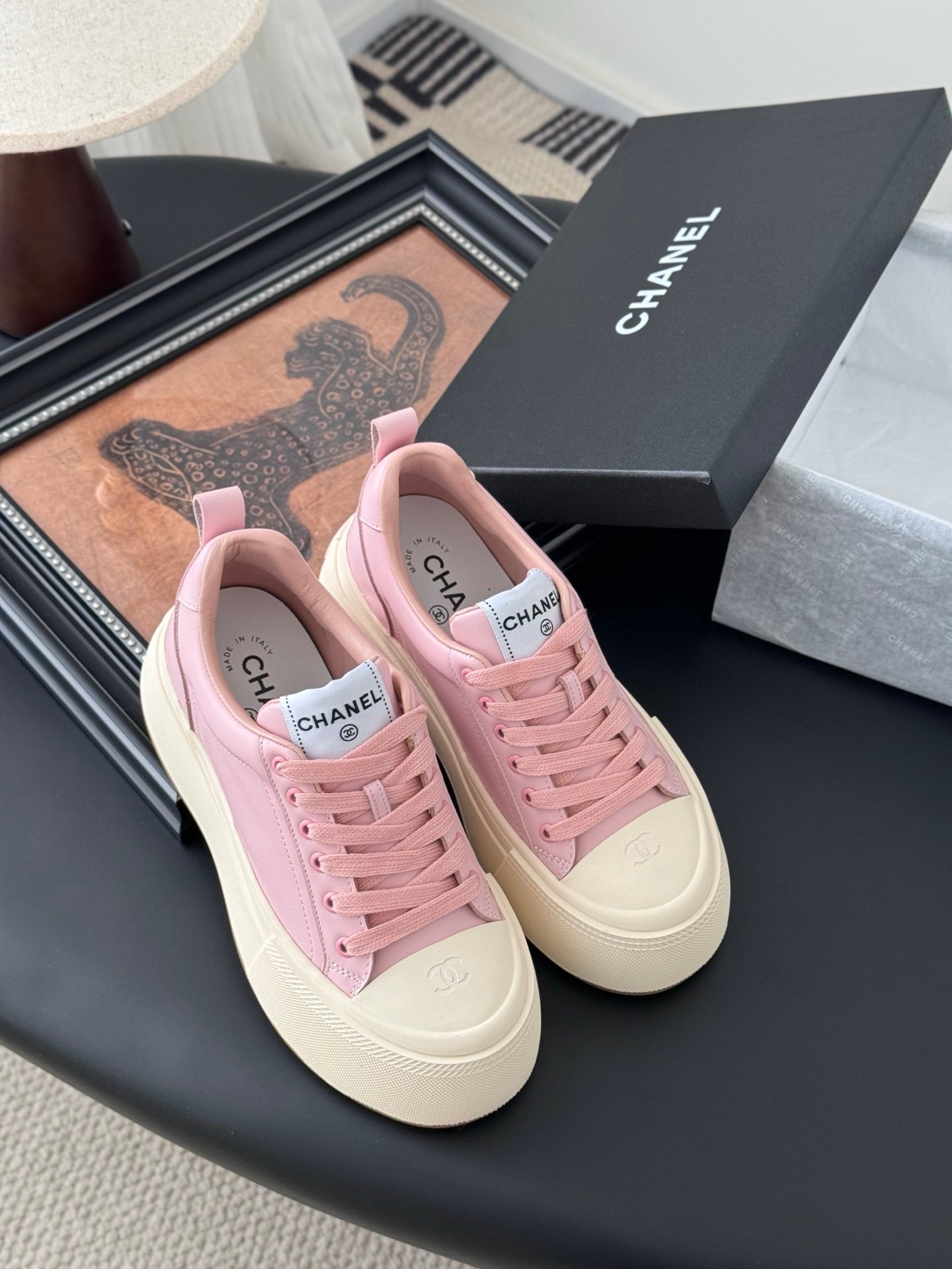 CHANEL Woman - Image 7