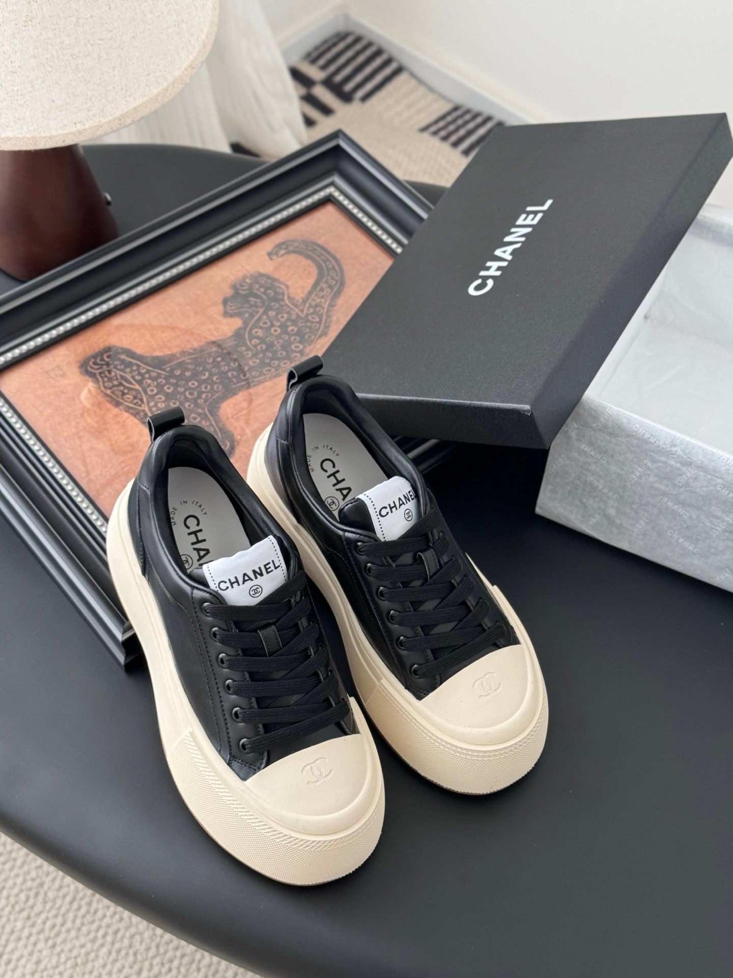 CHANEL Woman - Image 7