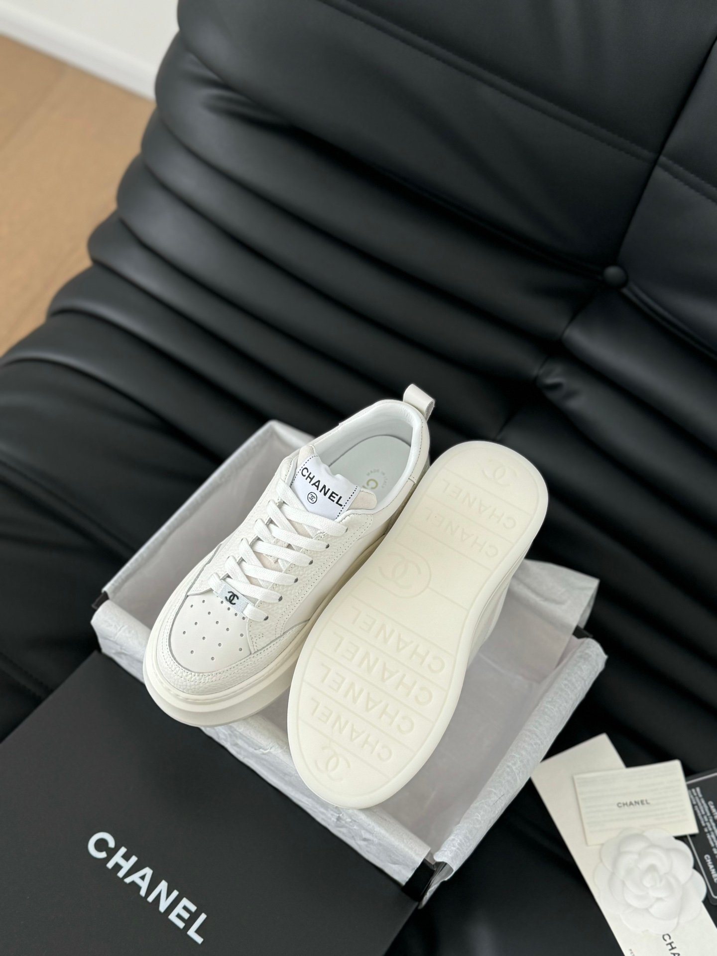 CHANEL Woman - Image 7