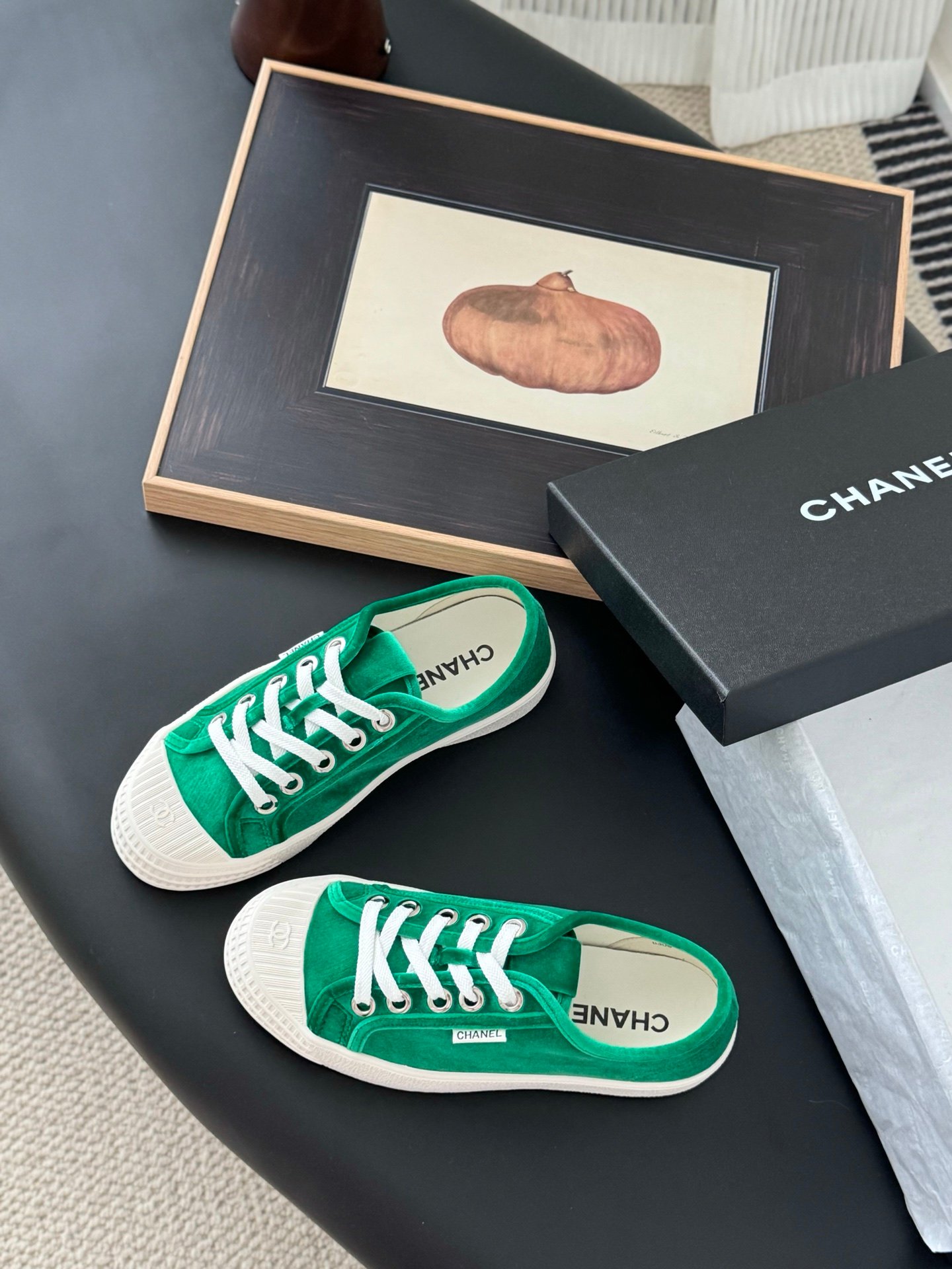 CHANEL Woman - Image 7