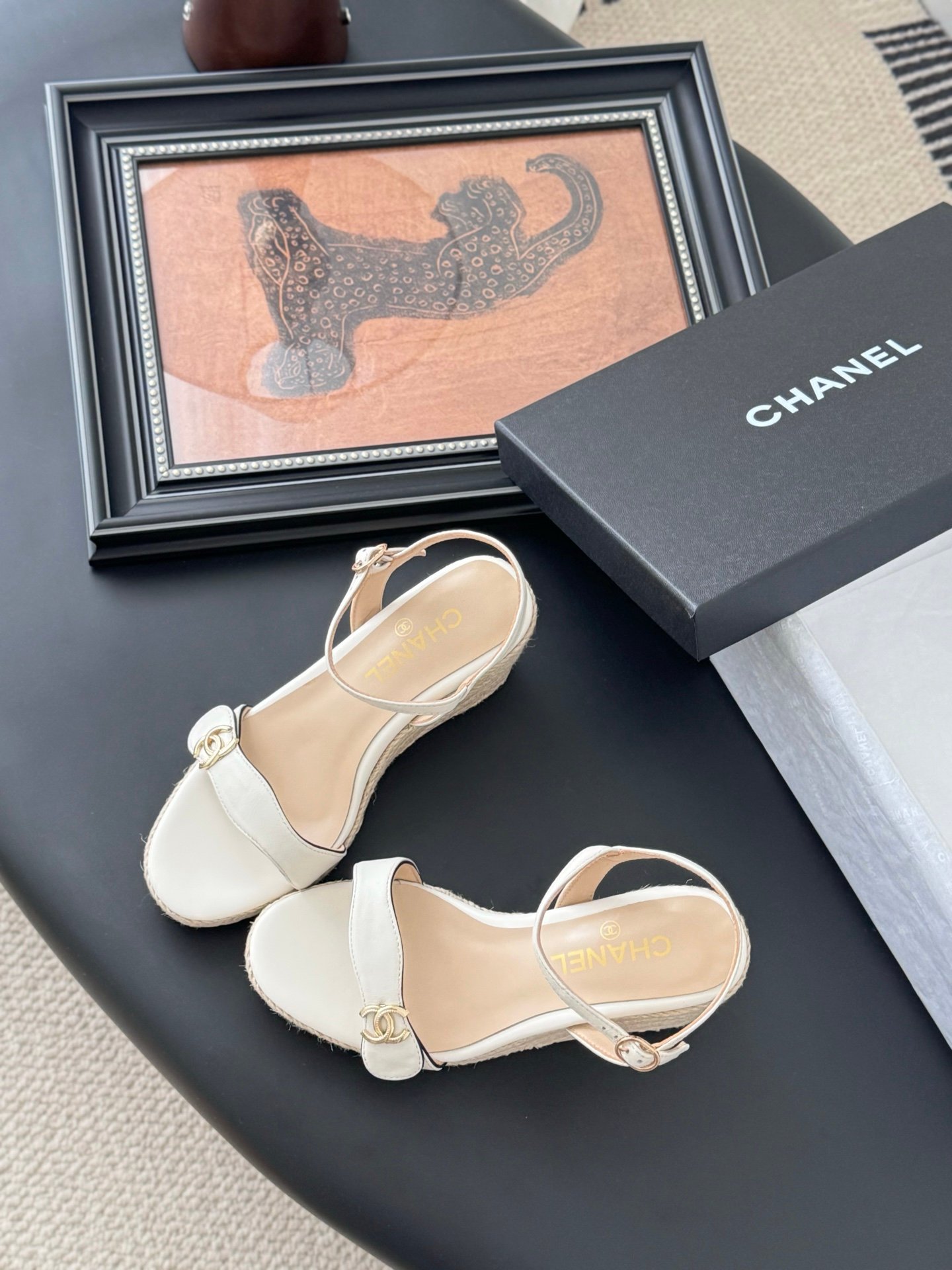 CHANEL Woman - Image 3