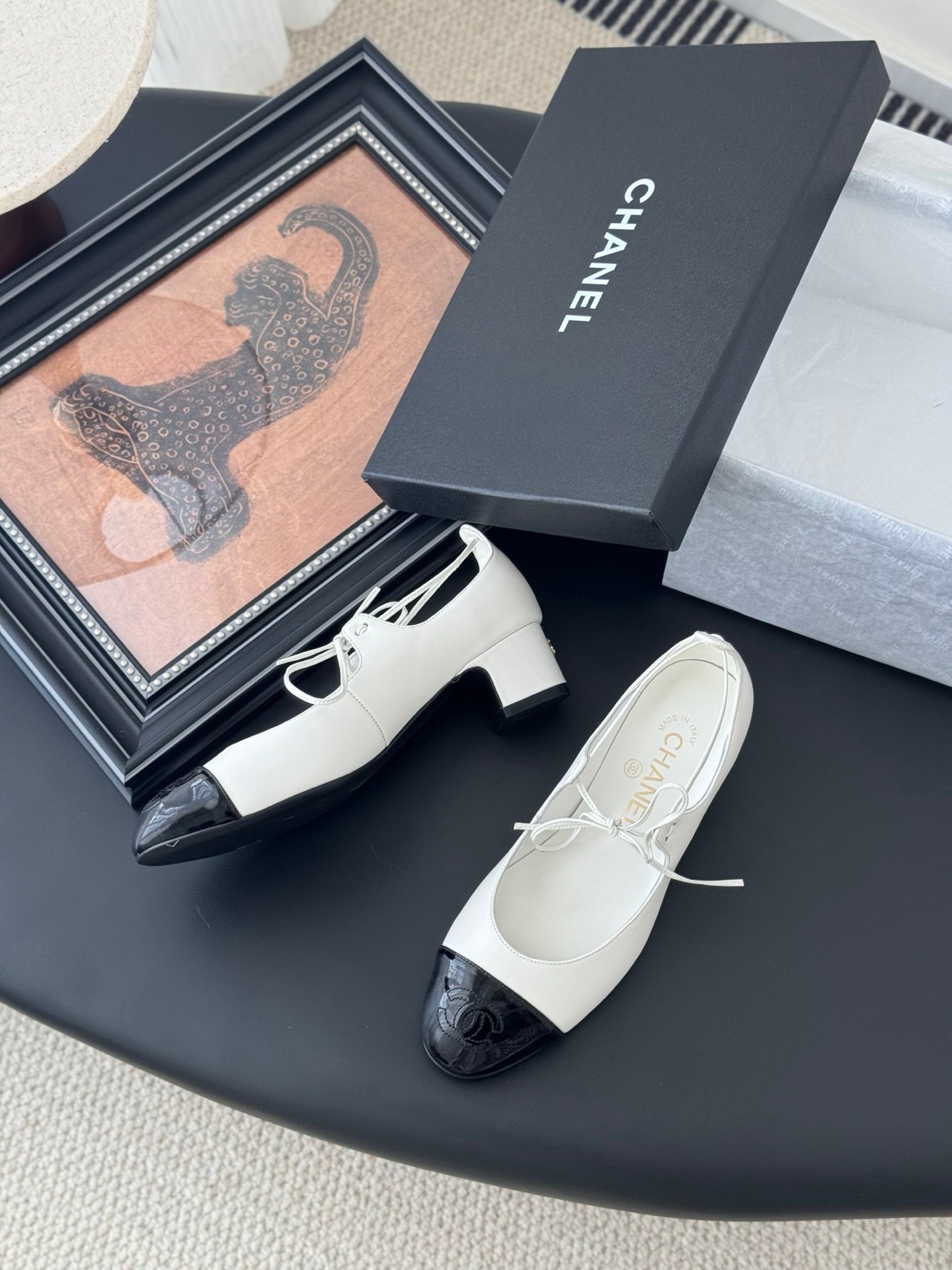 CHANEL Woman - Image 3