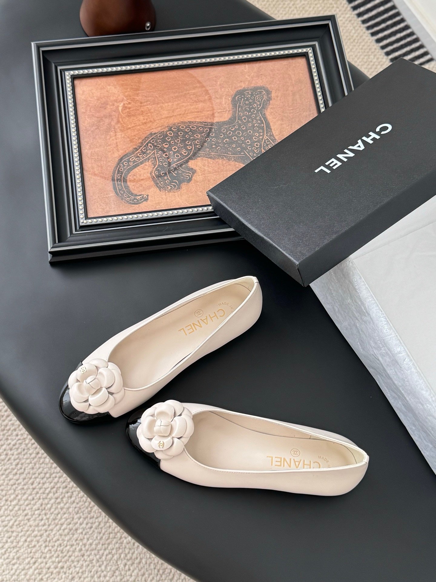 CHANEL Woman - Image 3