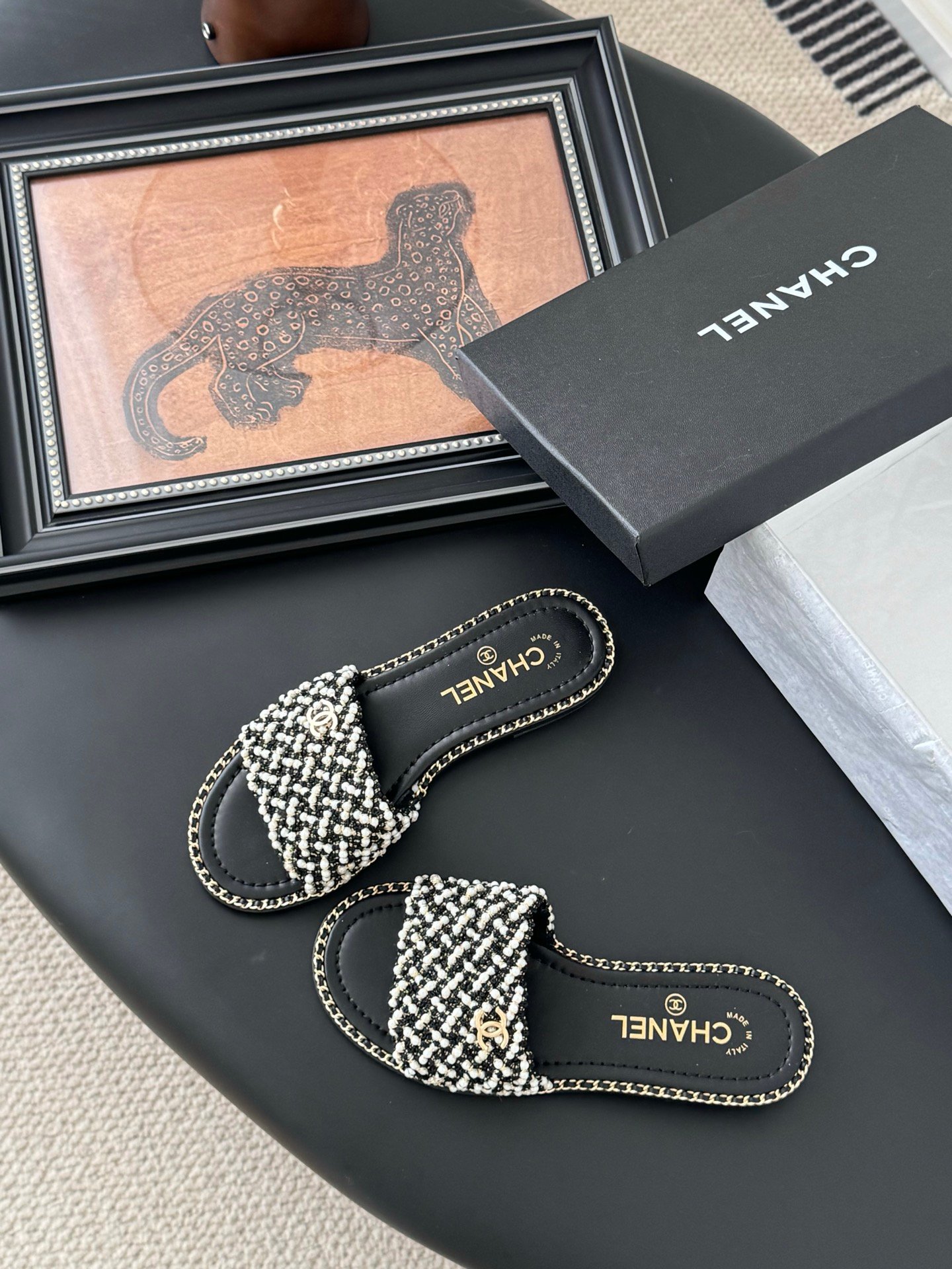 CHANEL Woman - Image 3