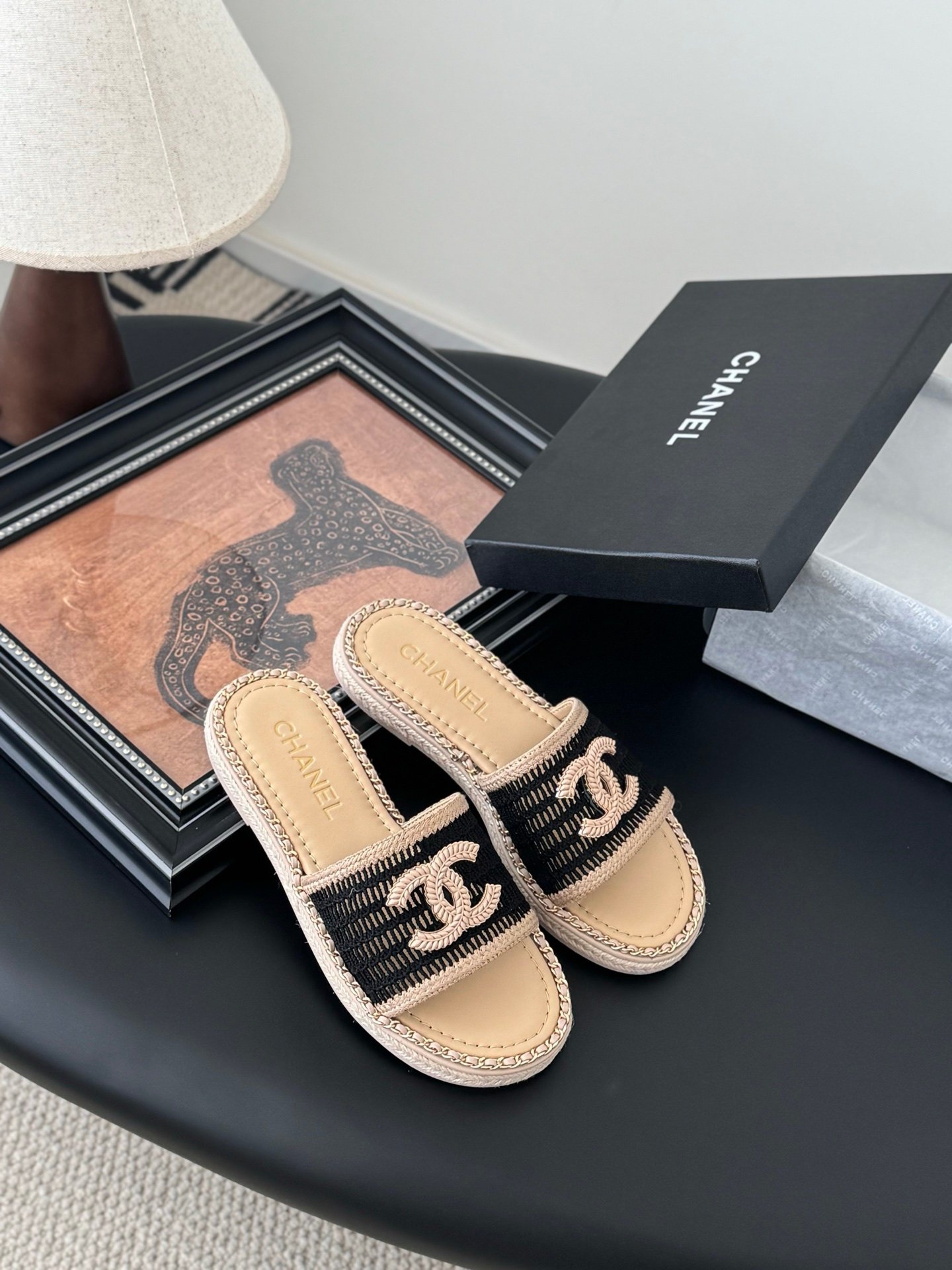 CHANEL Woman - Image 7