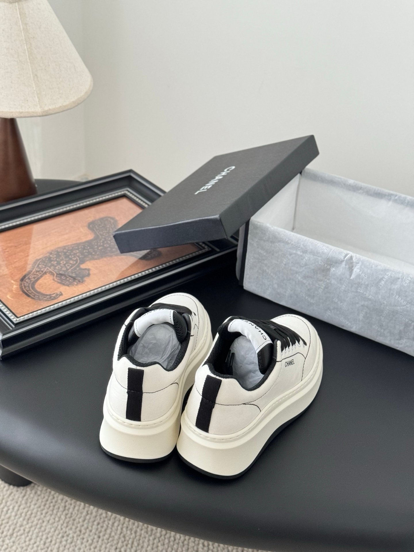 CHANEL Woman - Image 7