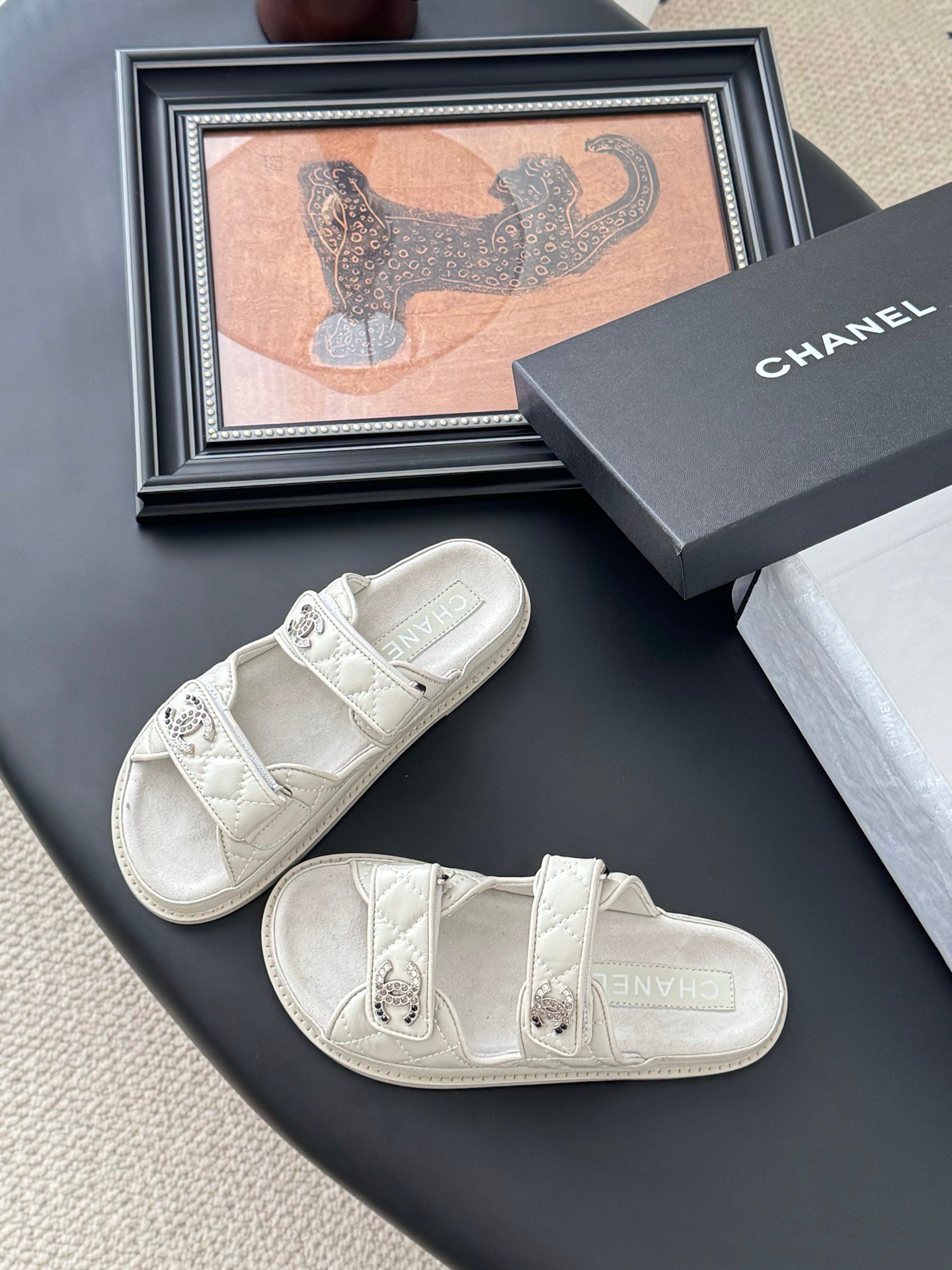CHANEL Woman - Image 7