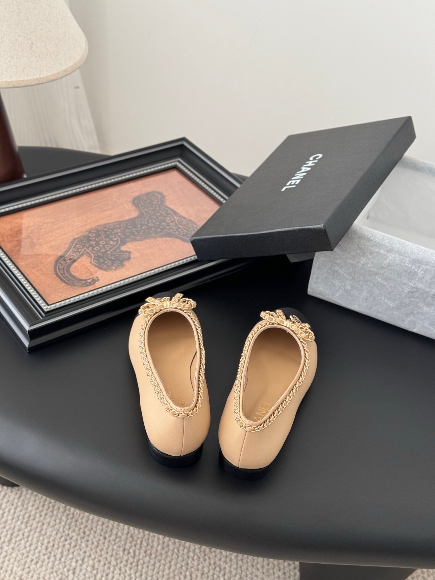 CHANEL Woman - Image 7