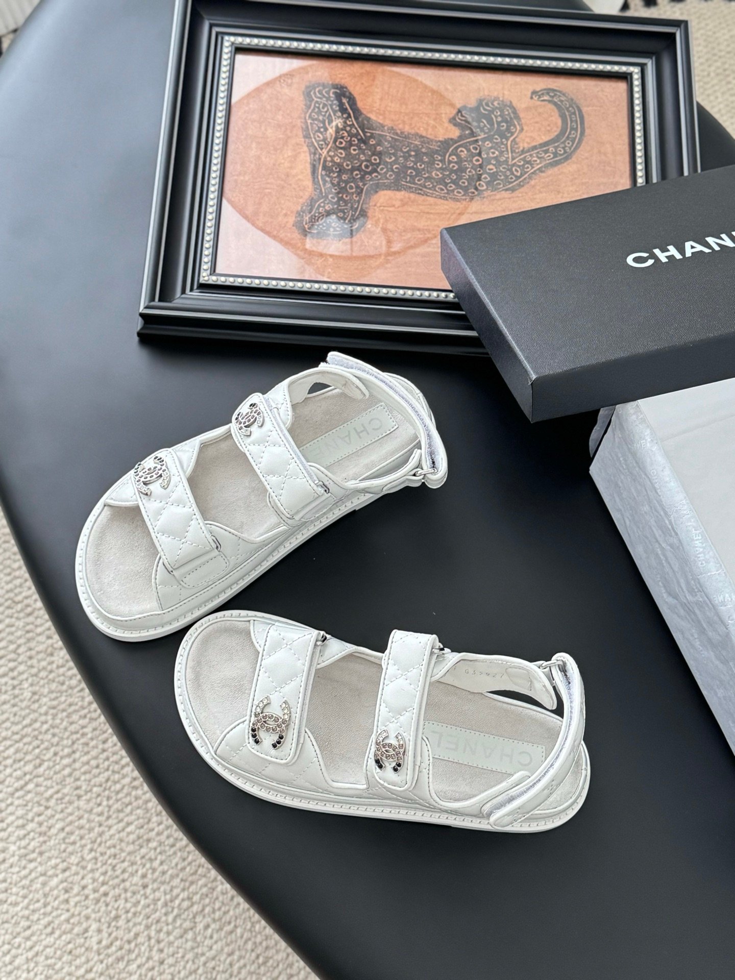 CHANEL Woman - Image 7