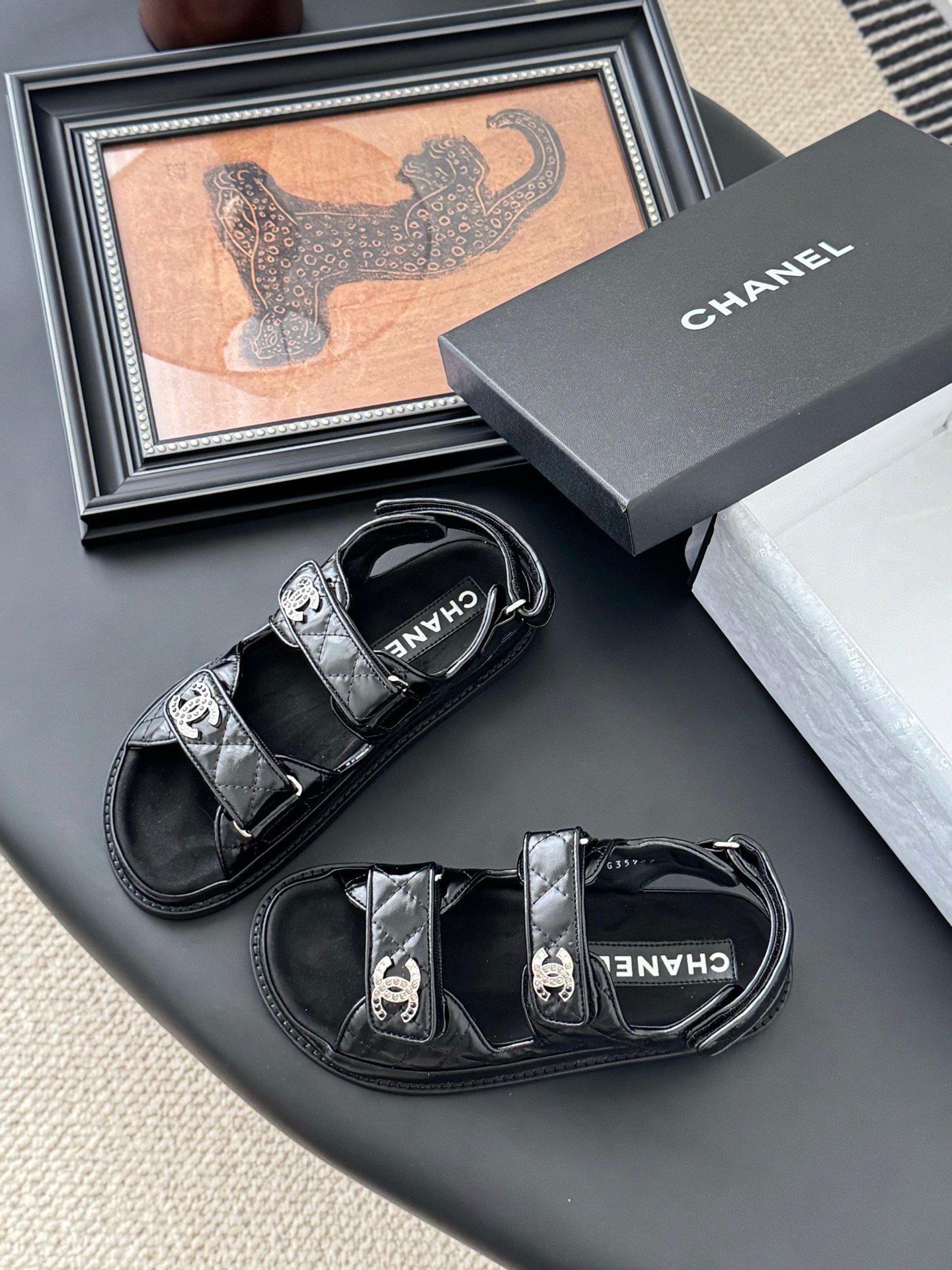 CHANEL Woman - Image 7