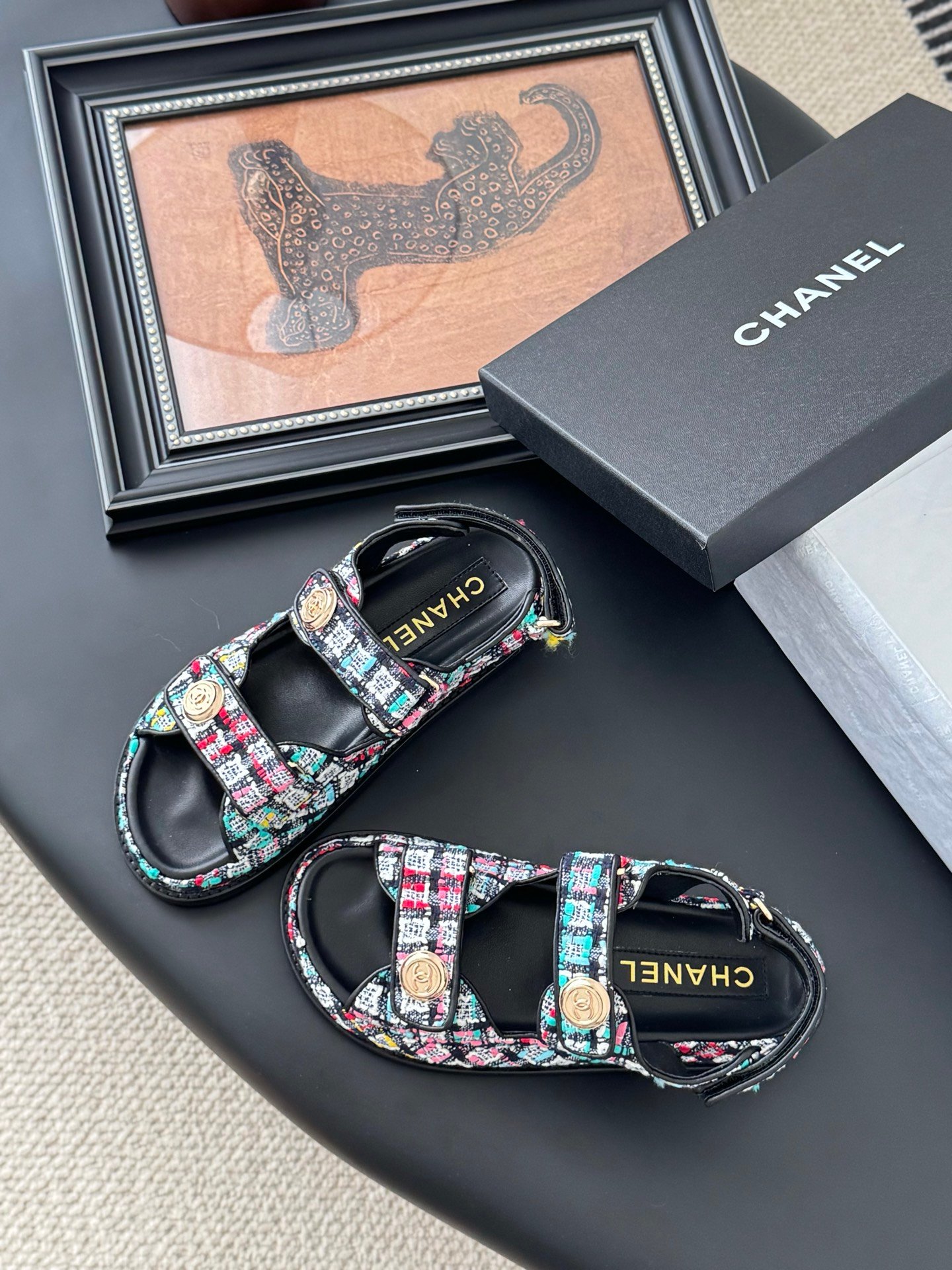 CHANEL Woman - Image 7
