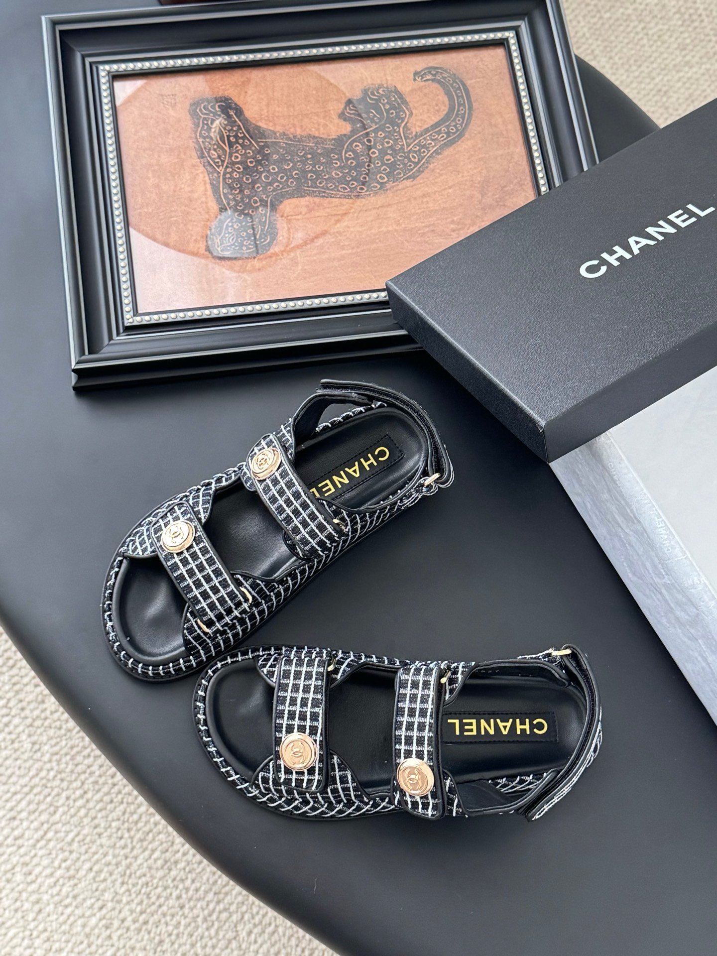 CHANEL Woman - Image 7