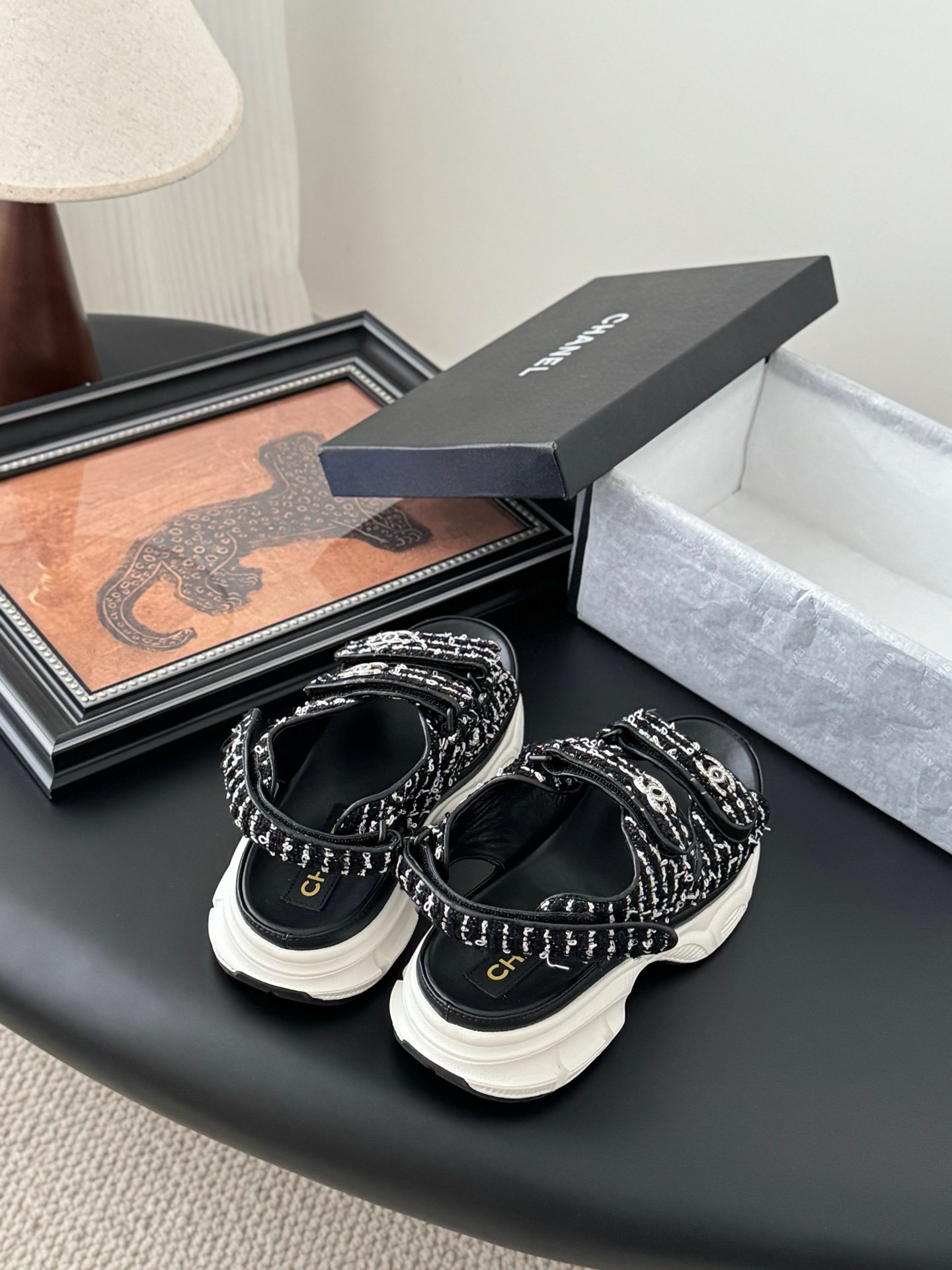 CHANEL Woman - Image 7