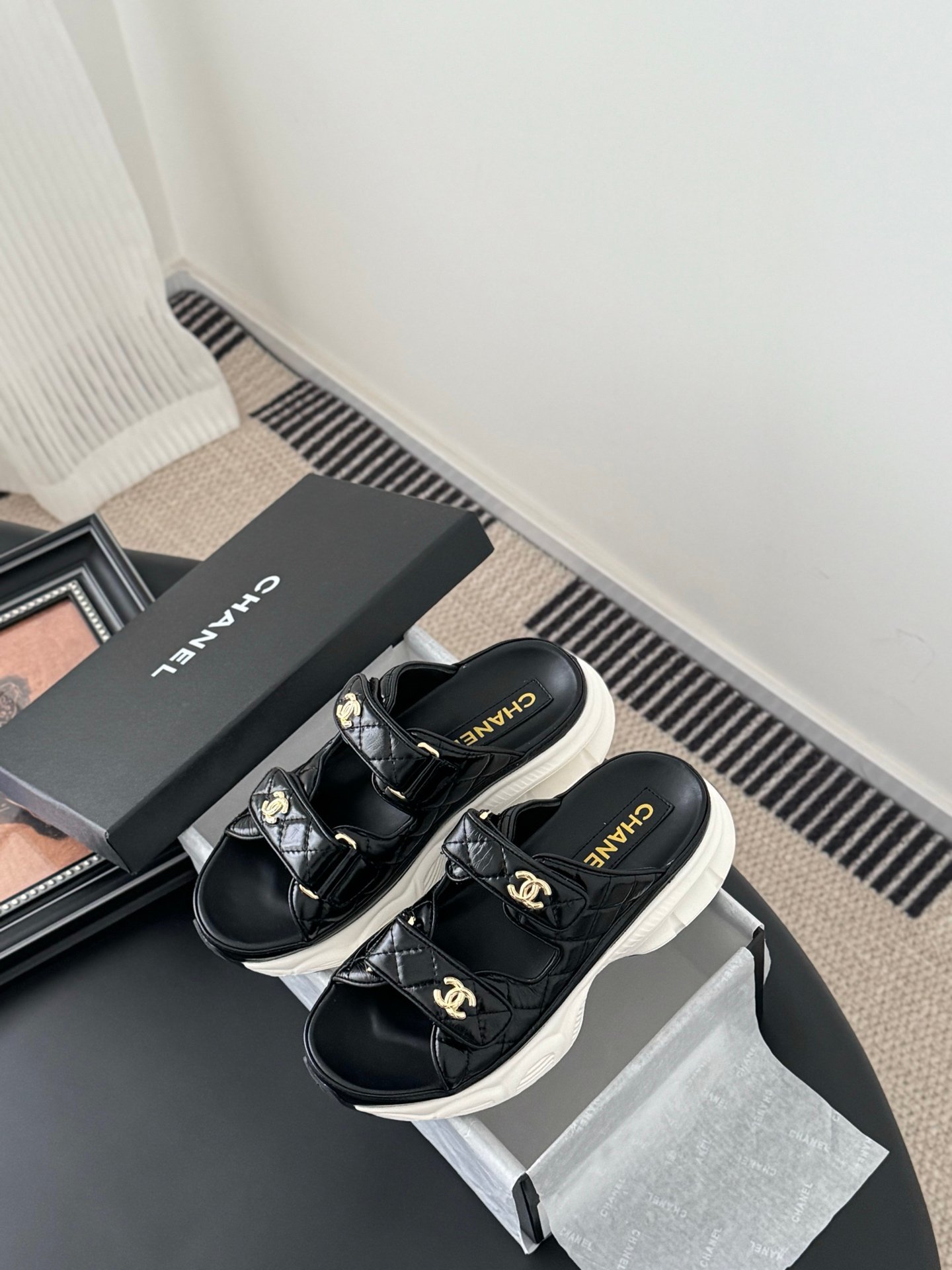 CHANEL Woman - Image 7