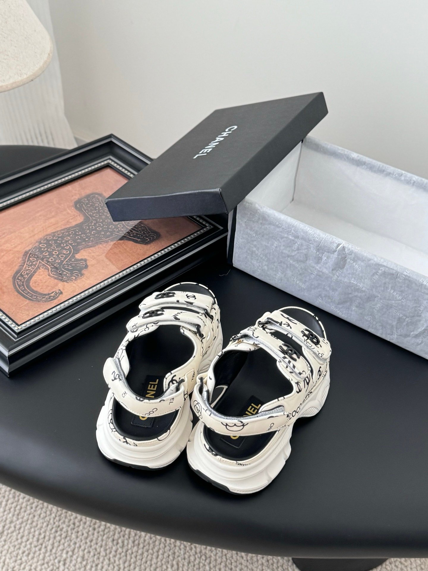 CHANEL Woman - Image 3