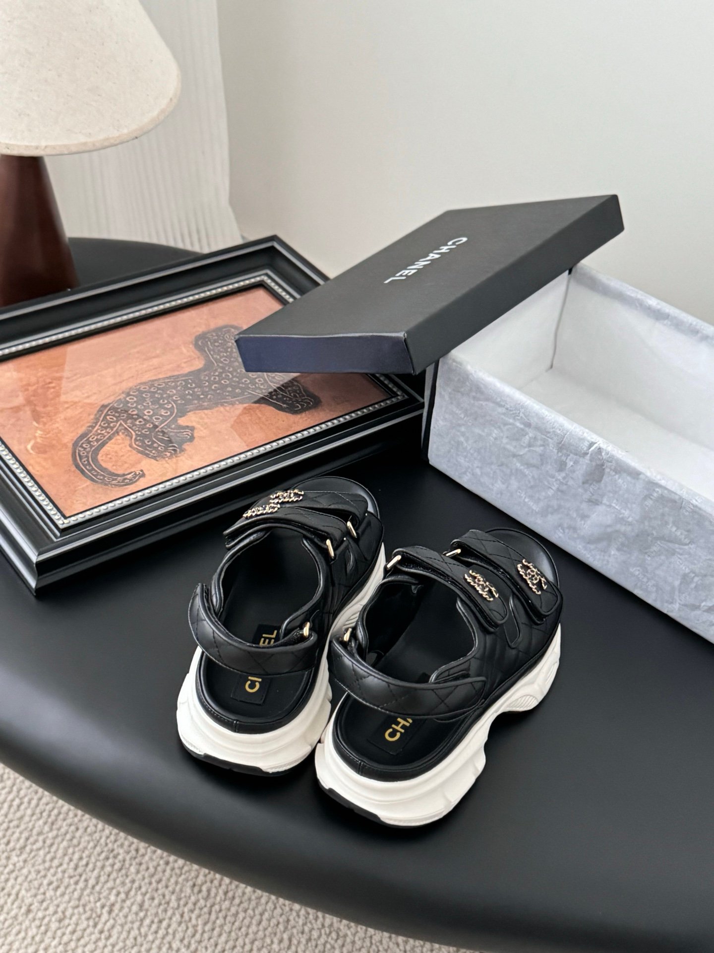 CHANEL Woman - Image 3