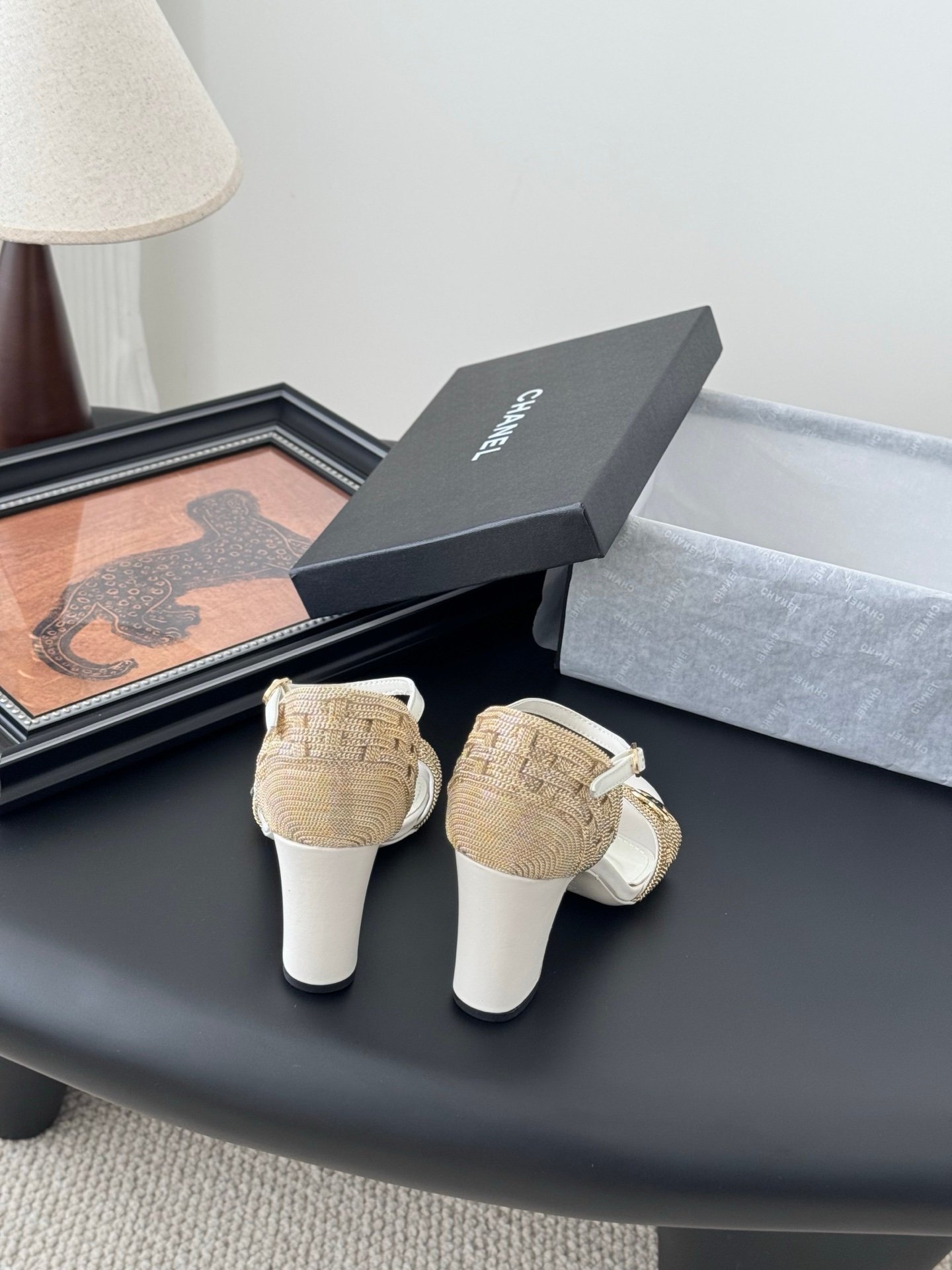 CHANEL Woman - Image 3