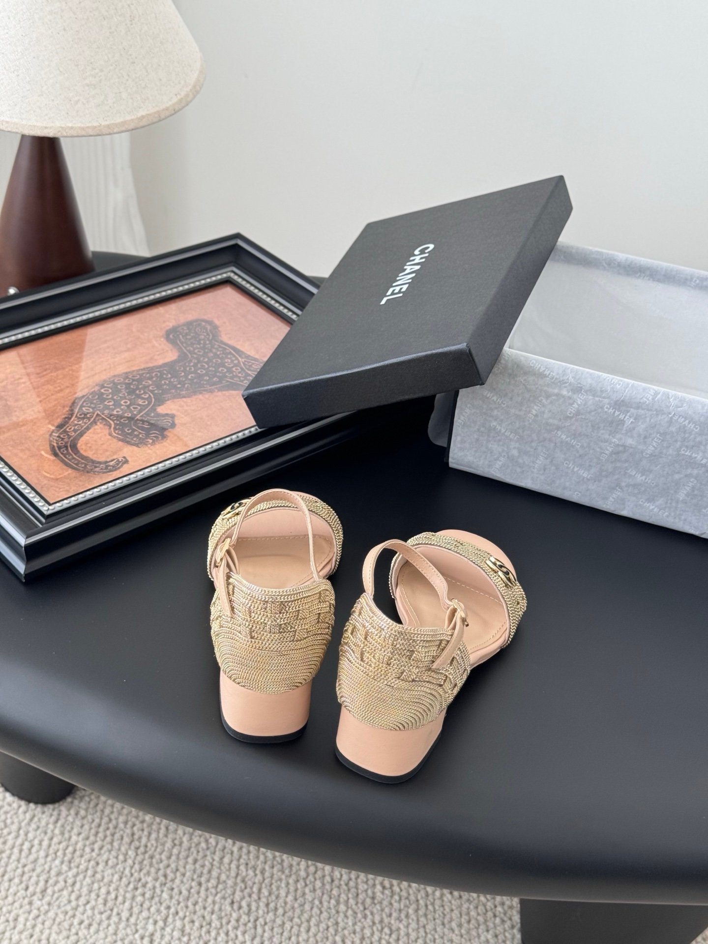 CHANEL Woman - Image 3