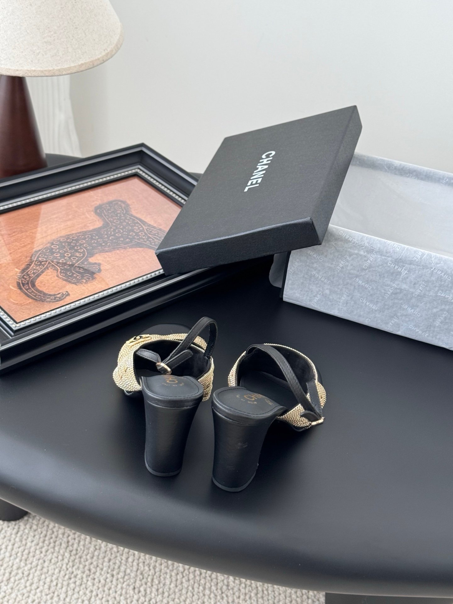 CHANEL Woman - Image 3