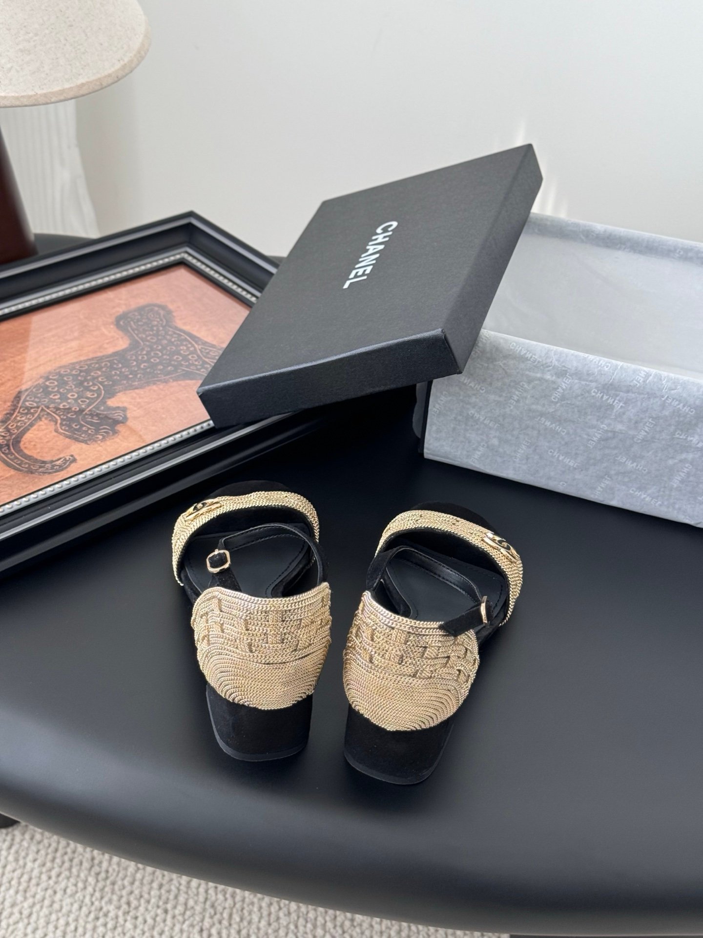 CHANEL Woman - Image 3