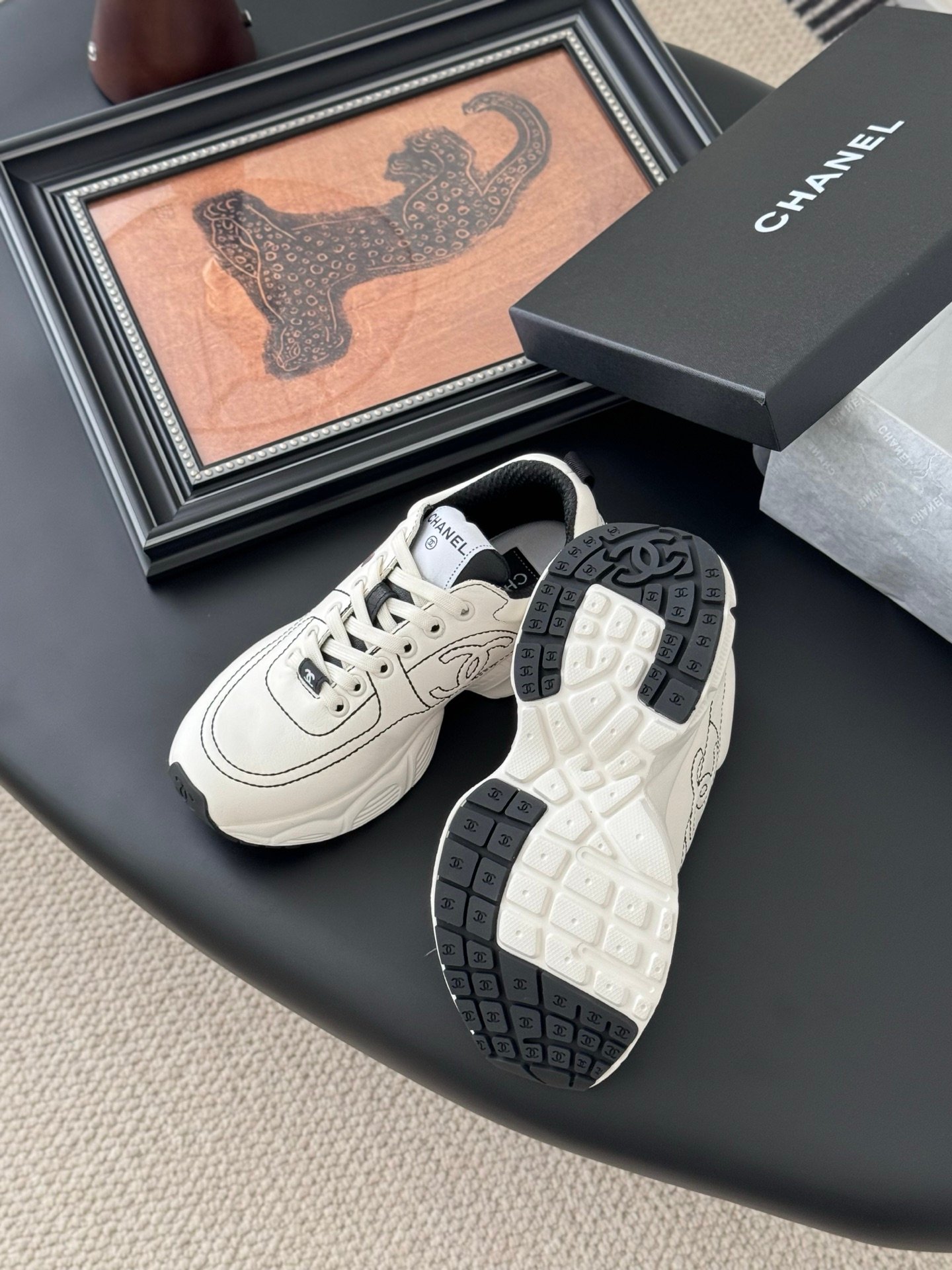 CHANEL Woman - Image 7