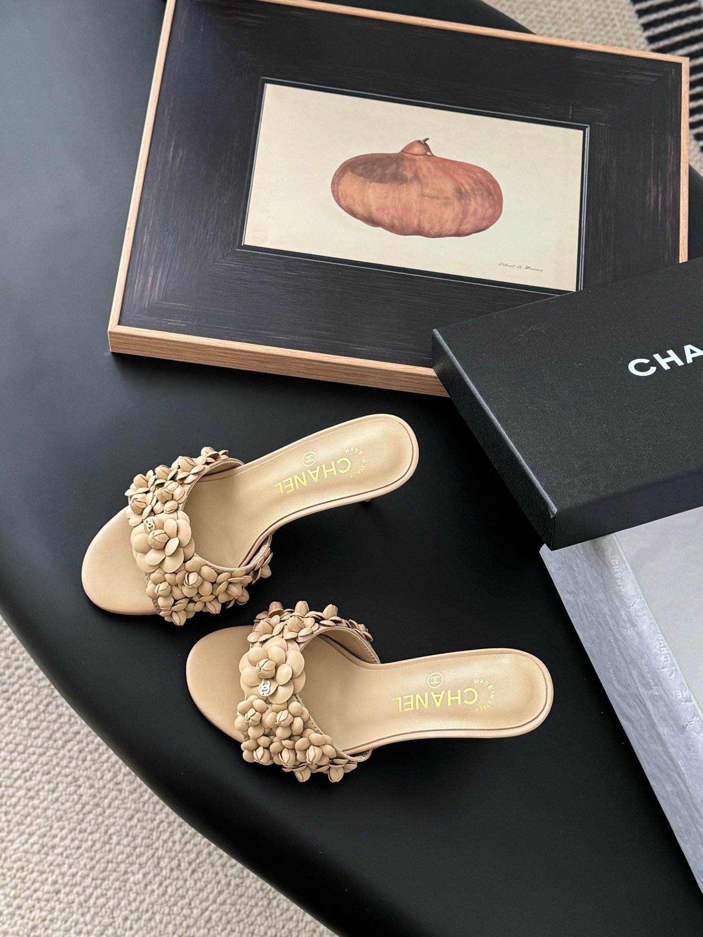 CHANEL Woman - Image 7