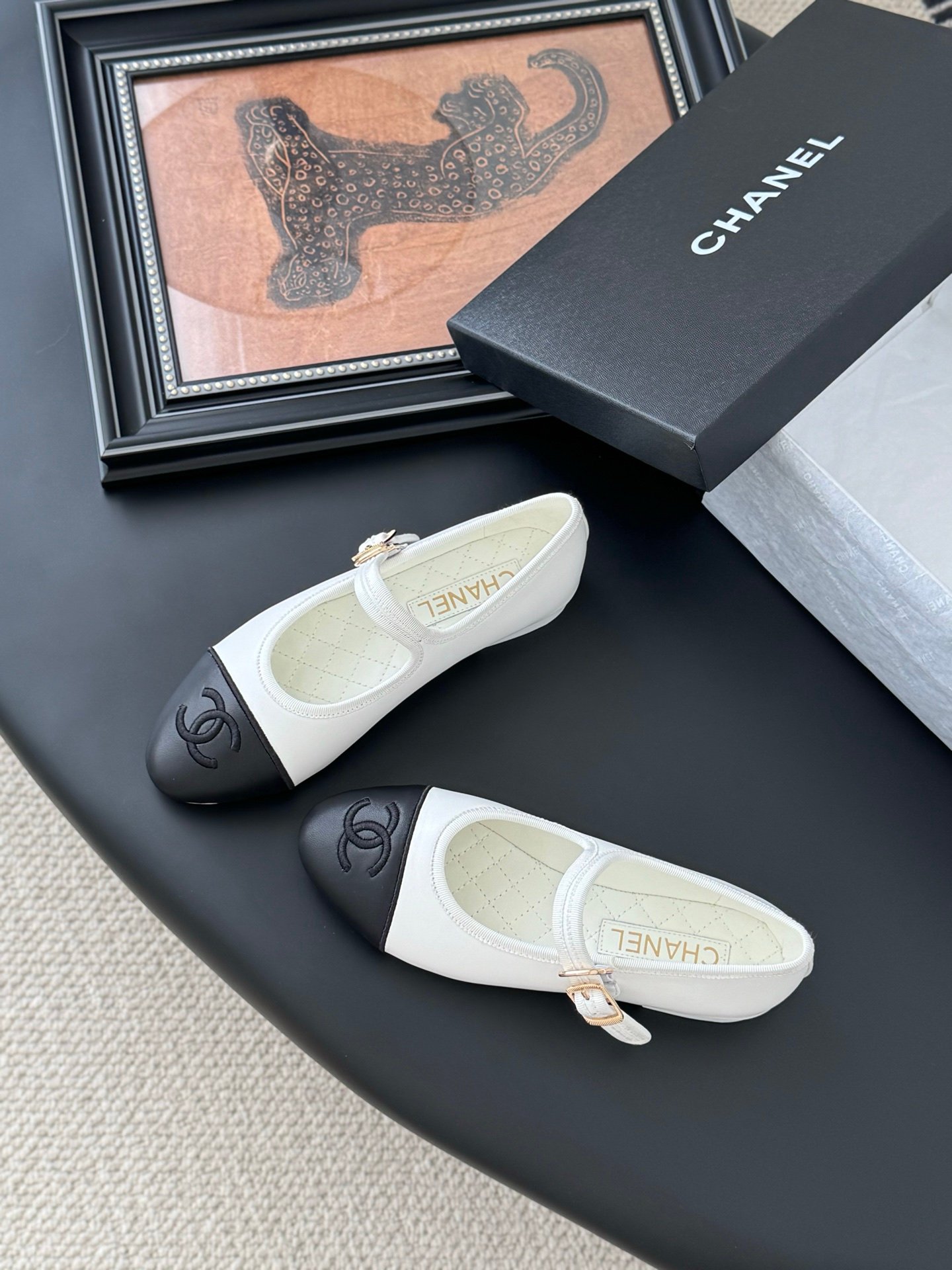 CHANEL Woman - Image 7