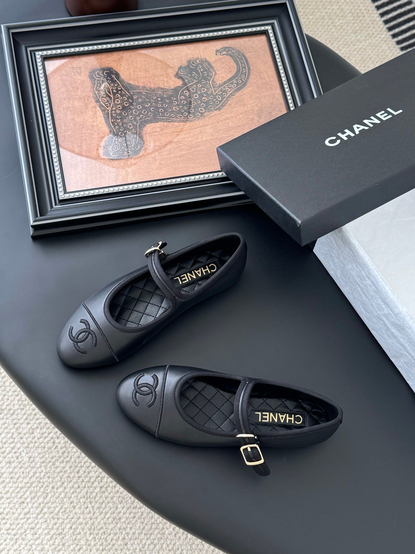CHANEL Woman - Image 7