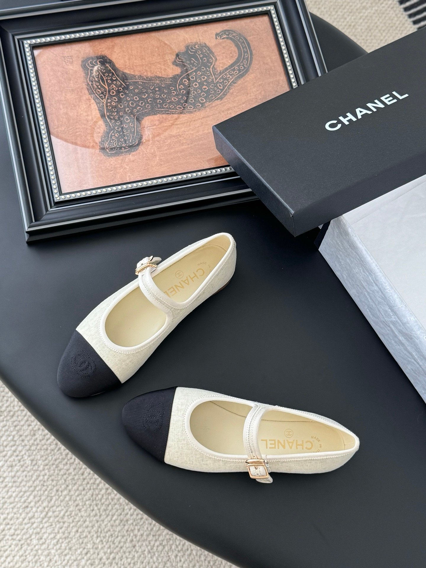 CHANEL Woman - Image 7